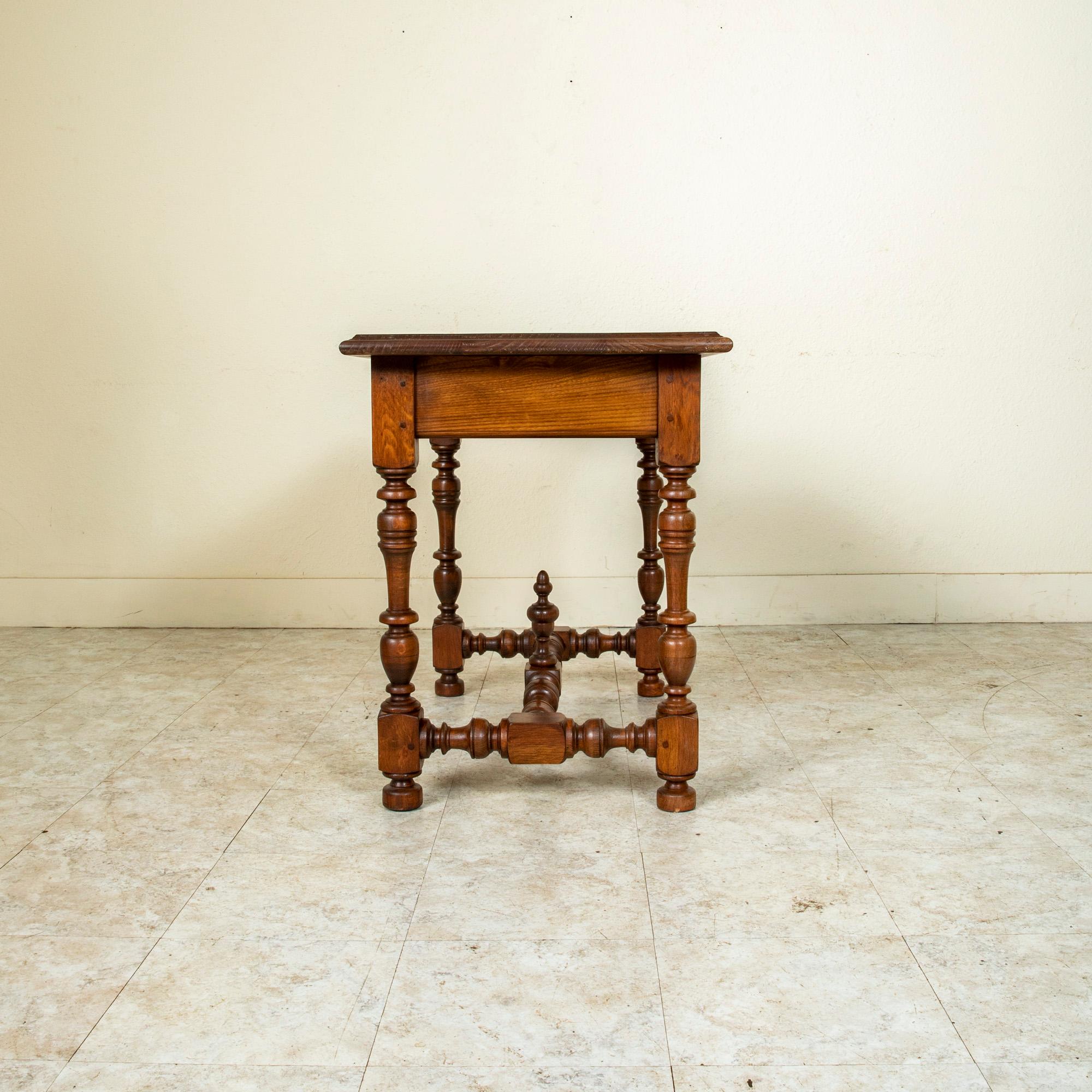 Late 19th Century French Henri II Style Walnut Writing Table or Desk with Drawer For Sale 1