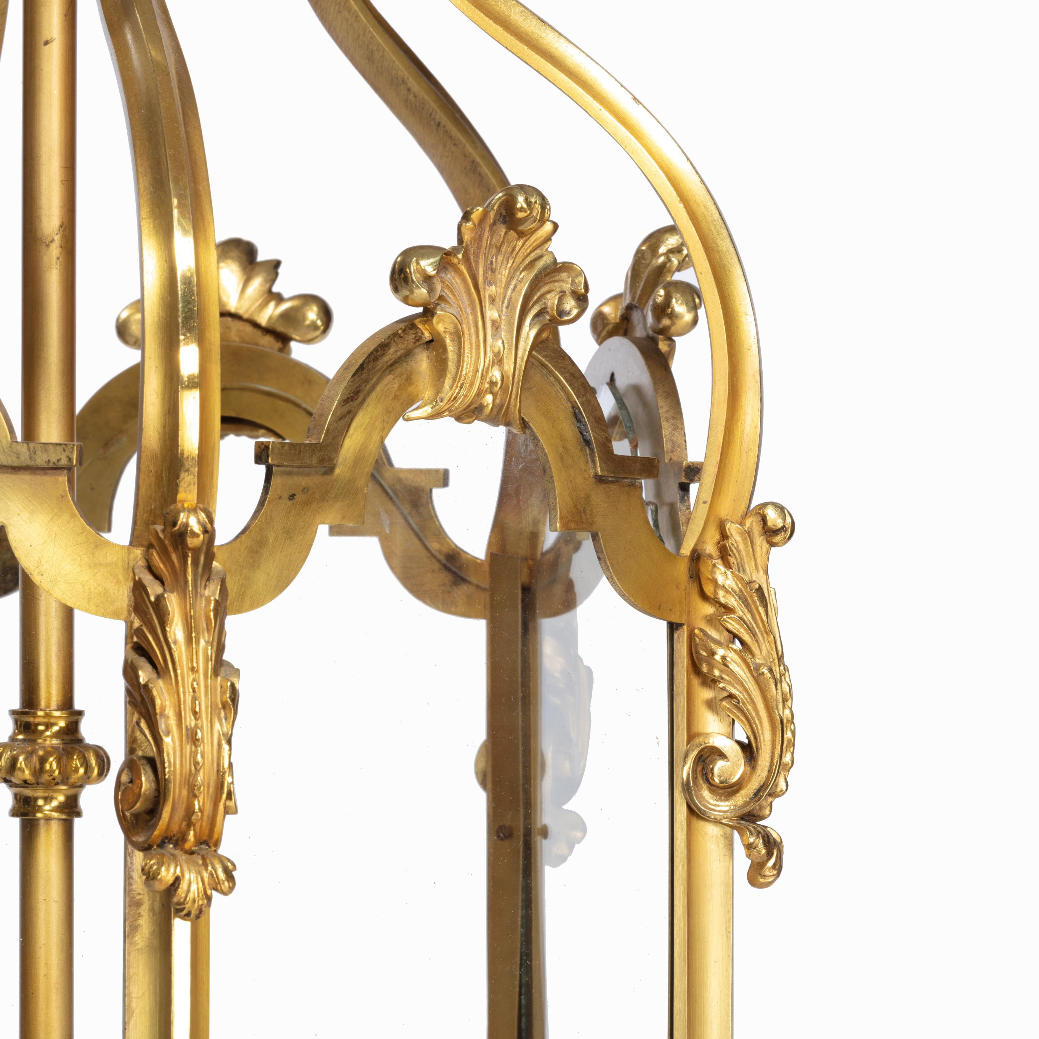 Français Lanterne suspendue hexagonale française de la fin du XIXe siècle en bronze doré en vente