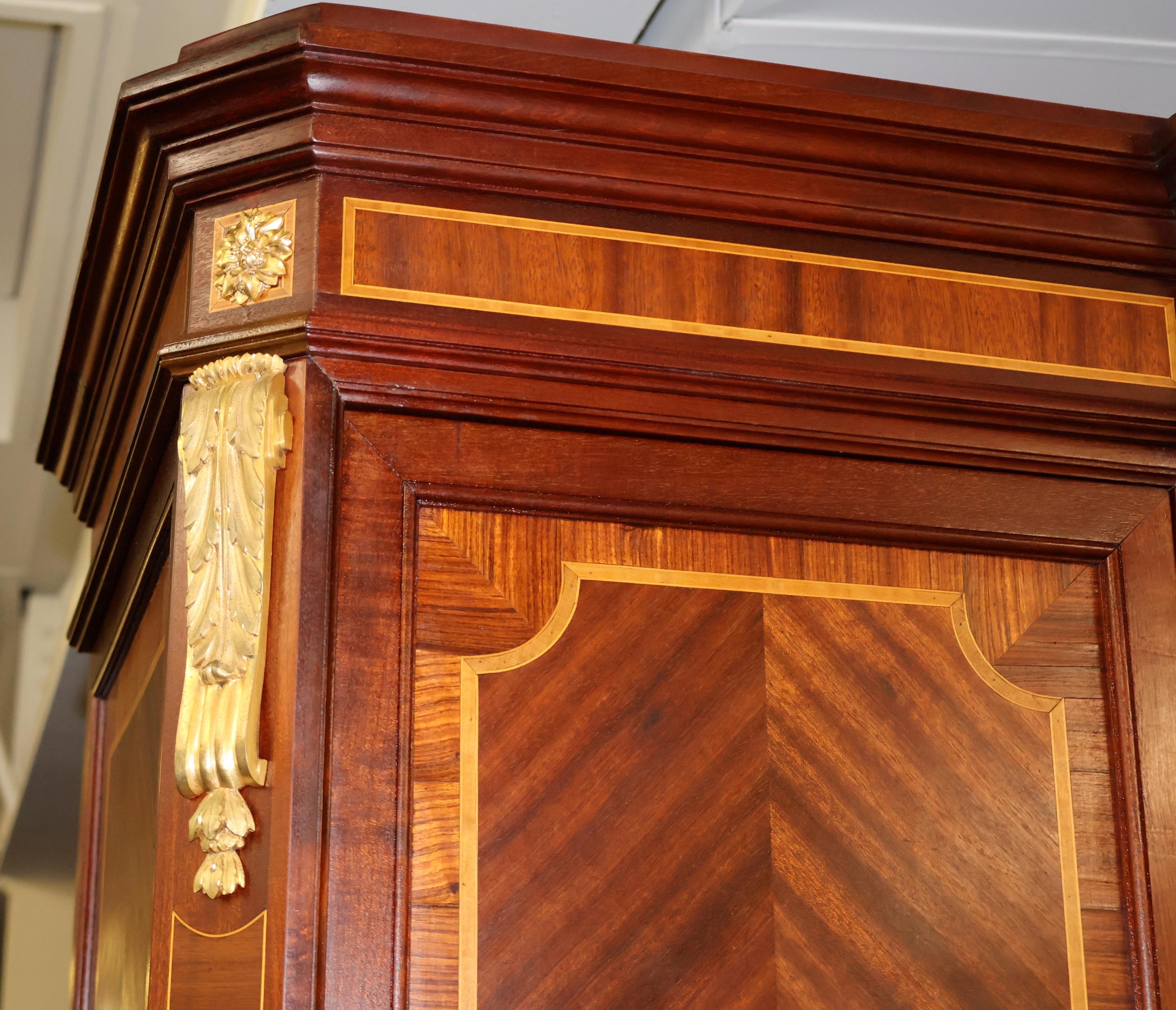 Armoire francese della fine del XIX secolo con intarsio in legno di quercia montato da Fernand Kohl in vendita 7