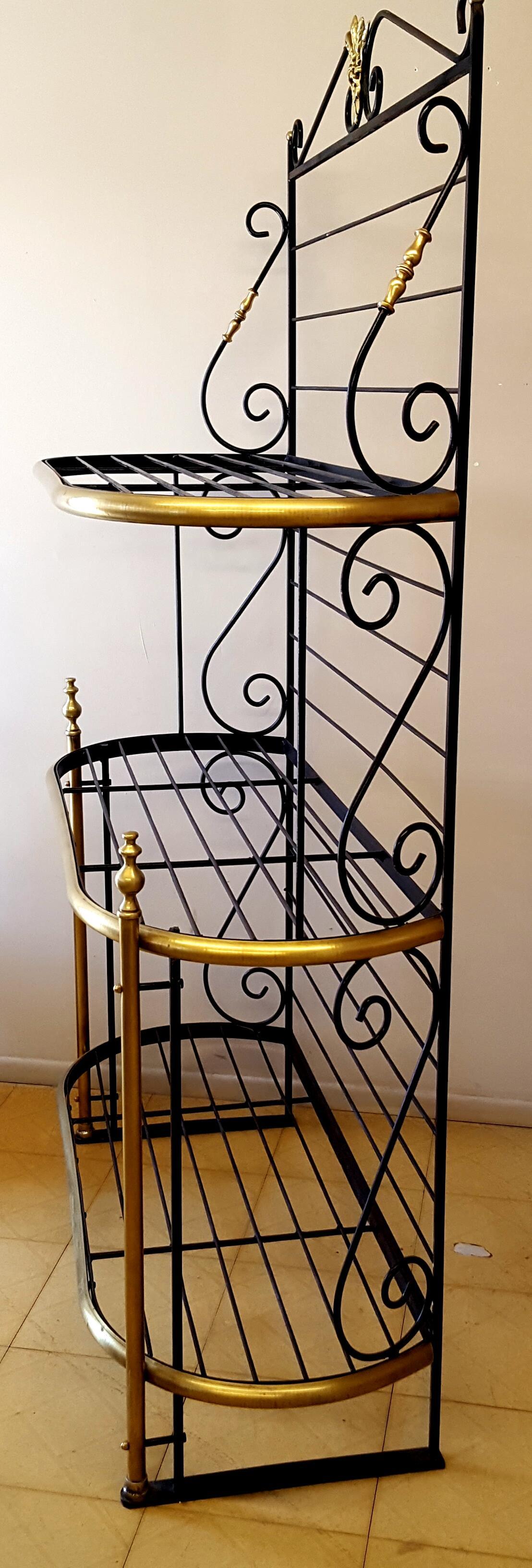 Late 19th Century French Iron and Brass Parisienne Boulangers Bread Rack In Excellent Condition In Van Nuys, CA
