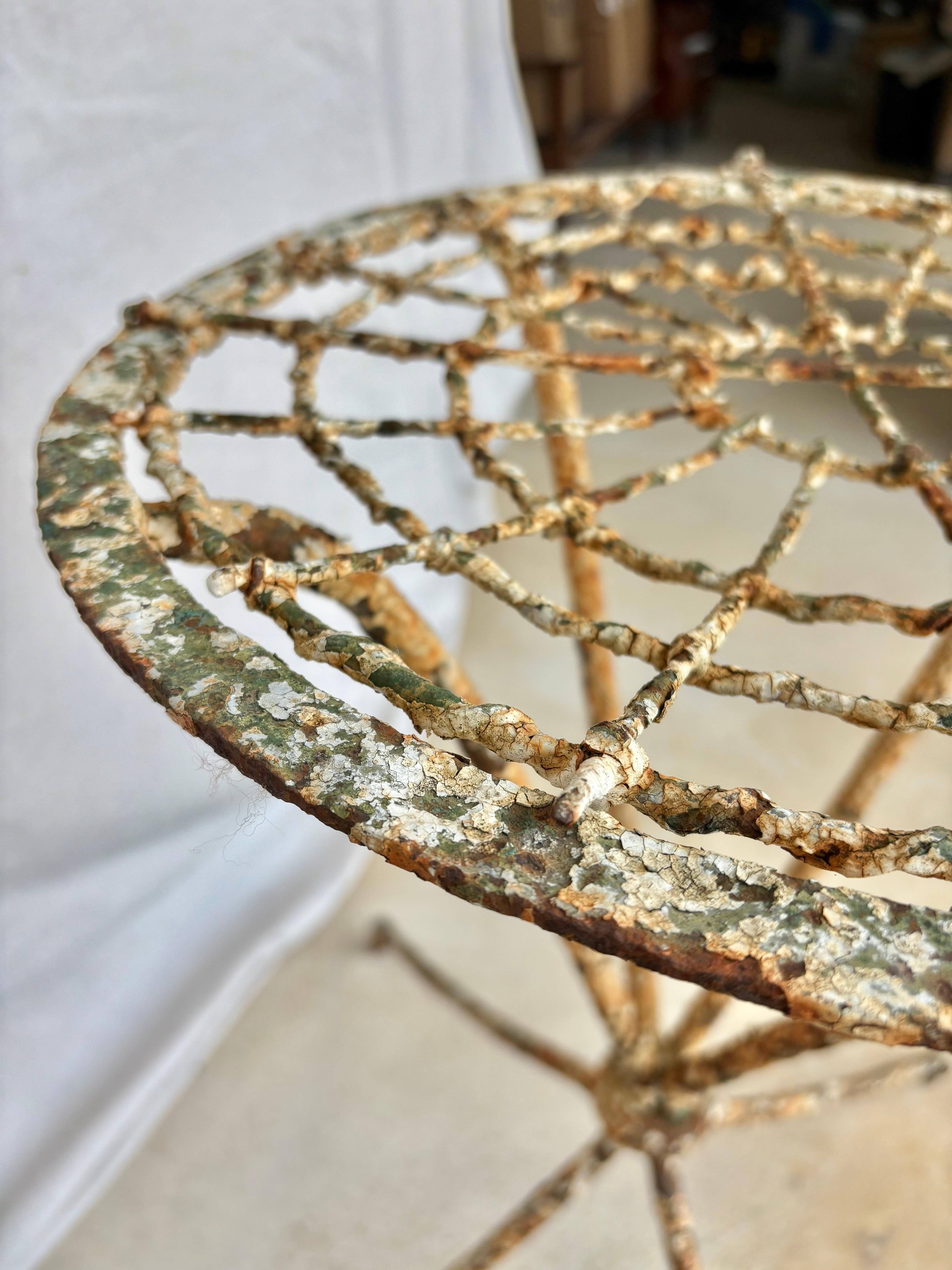 Table de jardin en fer de la fin du XIXe siècle en vente 5