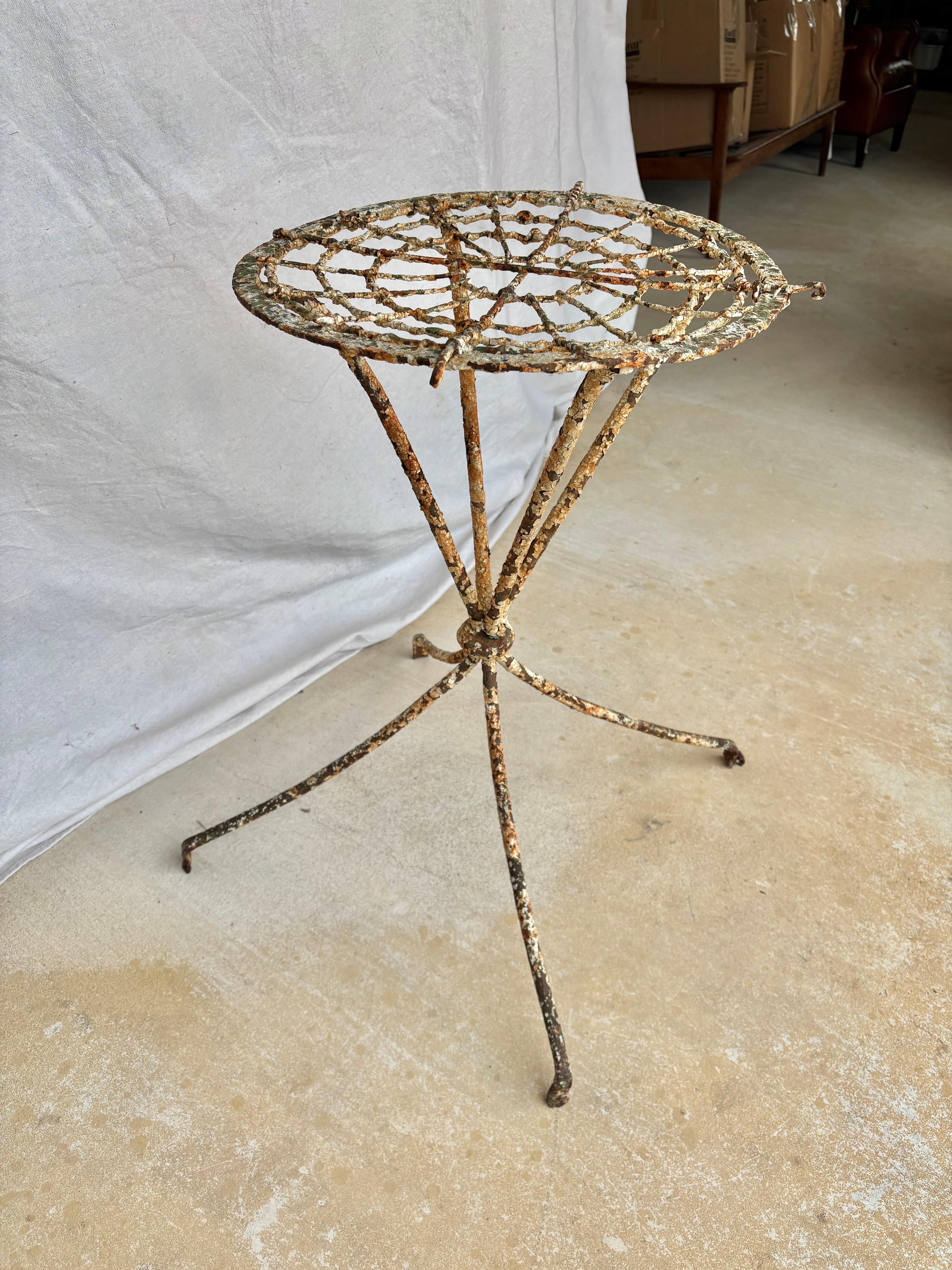 Français Table de jardin en fer de la fin du XIXe siècle en vente