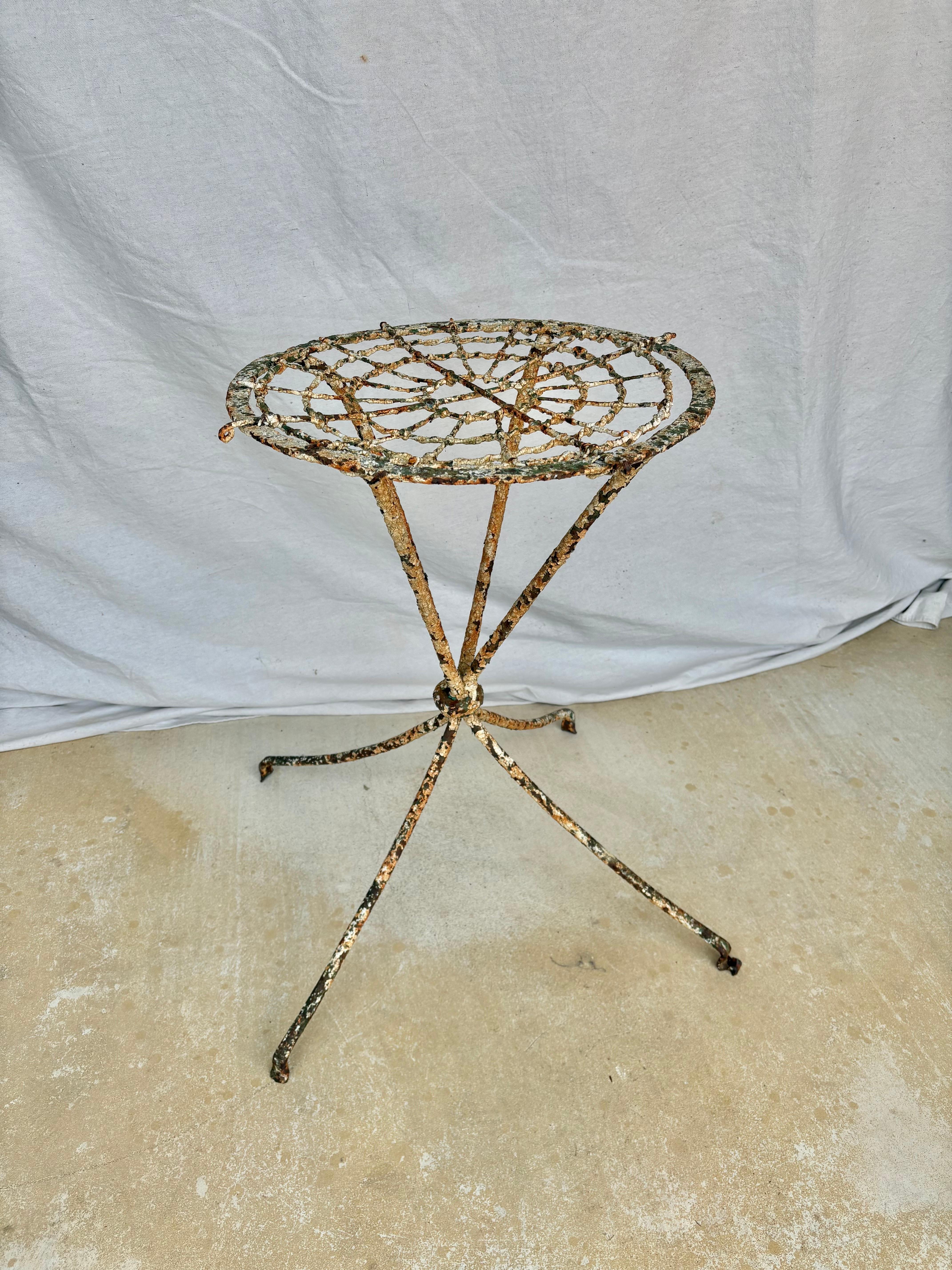 Table de jardin en fer de la fin du XIXe siècle Bon état - En vente à Burton, TX