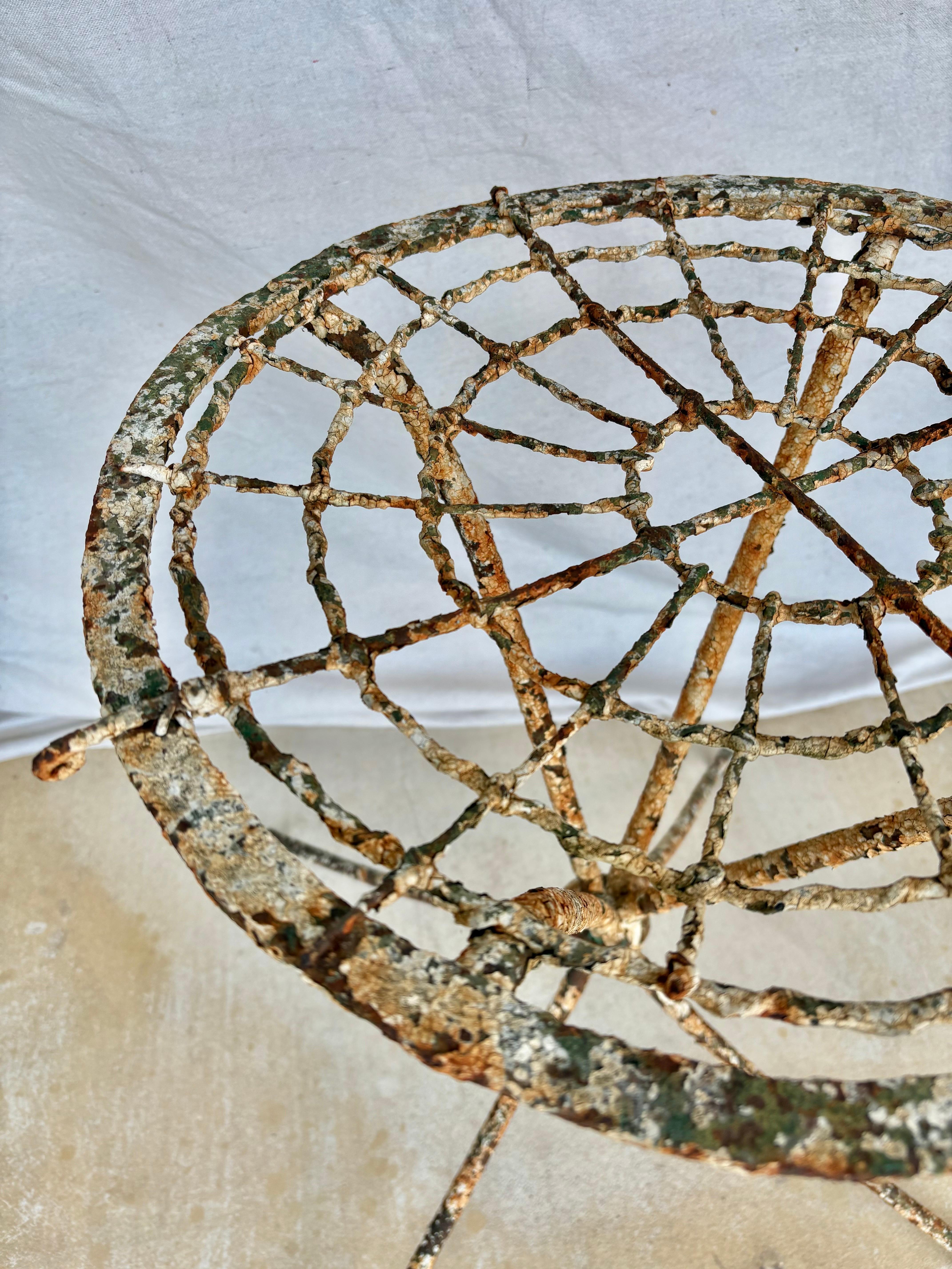 Table de jardin en fer de la fin du XIXe siècle en vente 1