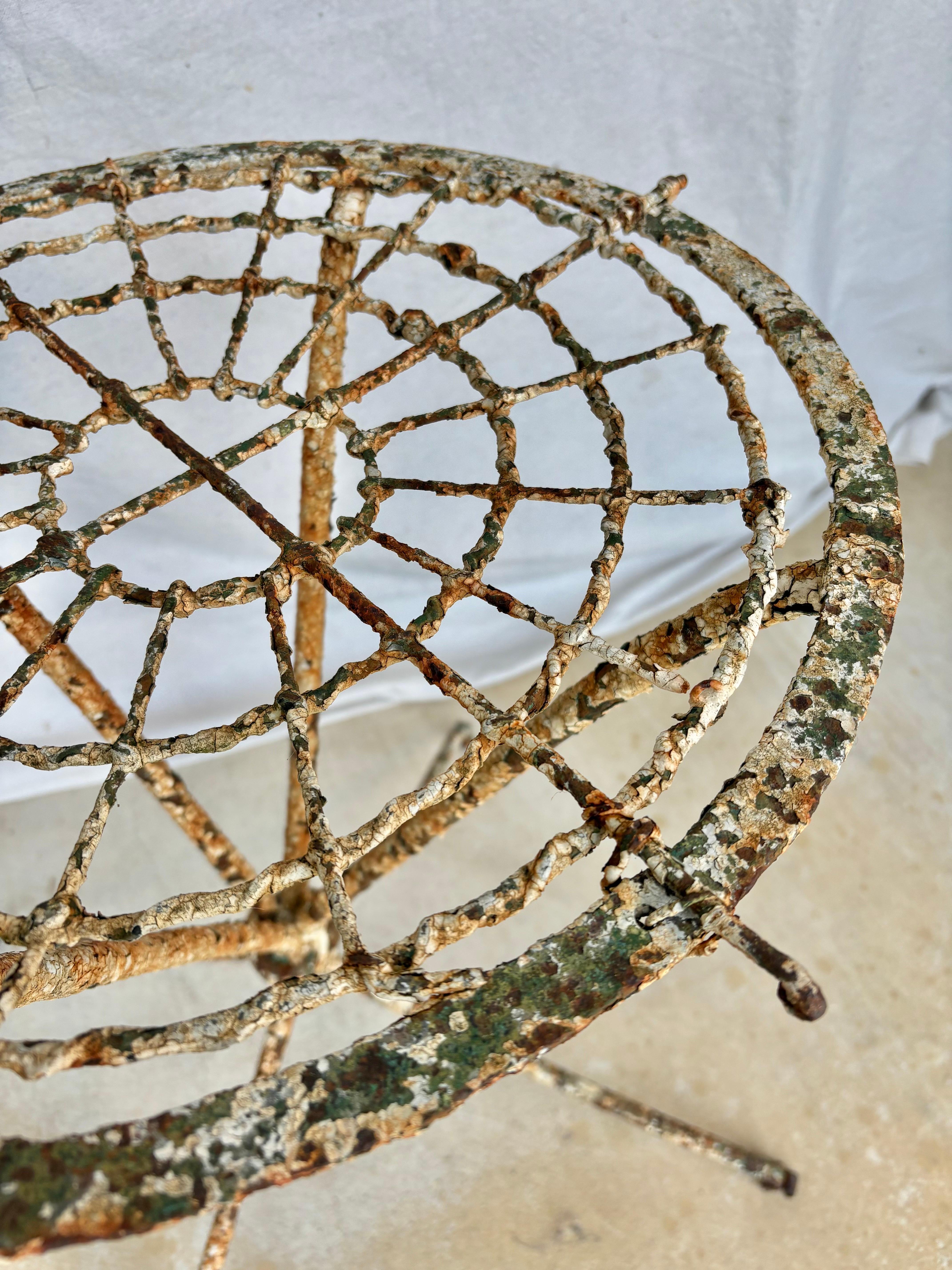 Table de jardin en fer de la fin du XIXe siècle en vente 2
