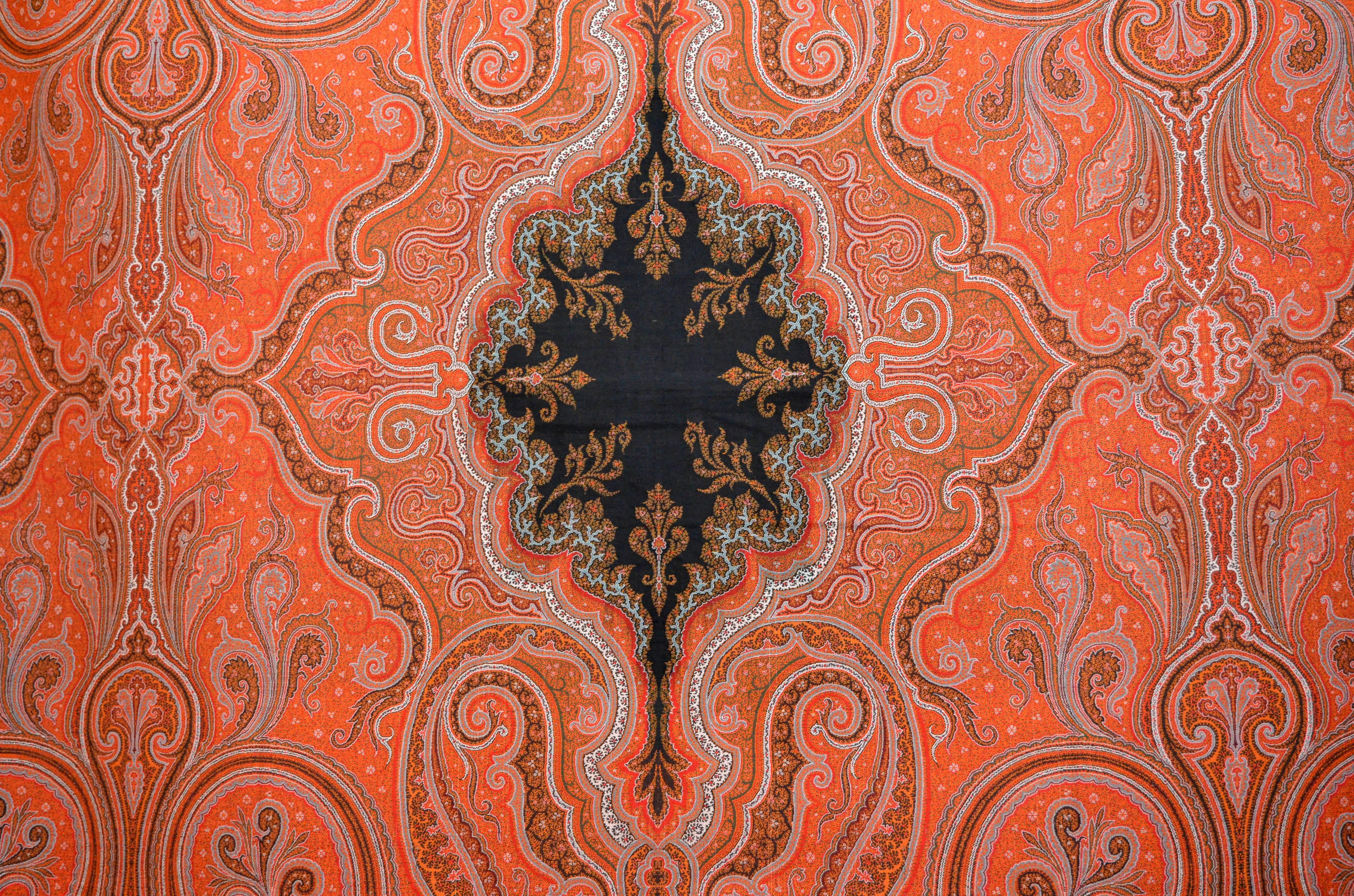 Kashmir Paisley shawl, realized in France, circa 1870. Size 11.2 ft x 5.2 ft - cm. : 342 x 157.
Handwoven in wool, natural dying colors, with Jacquard hand loom.
Black silk and wool central reserve. Very rare light blue coral pattern. Head