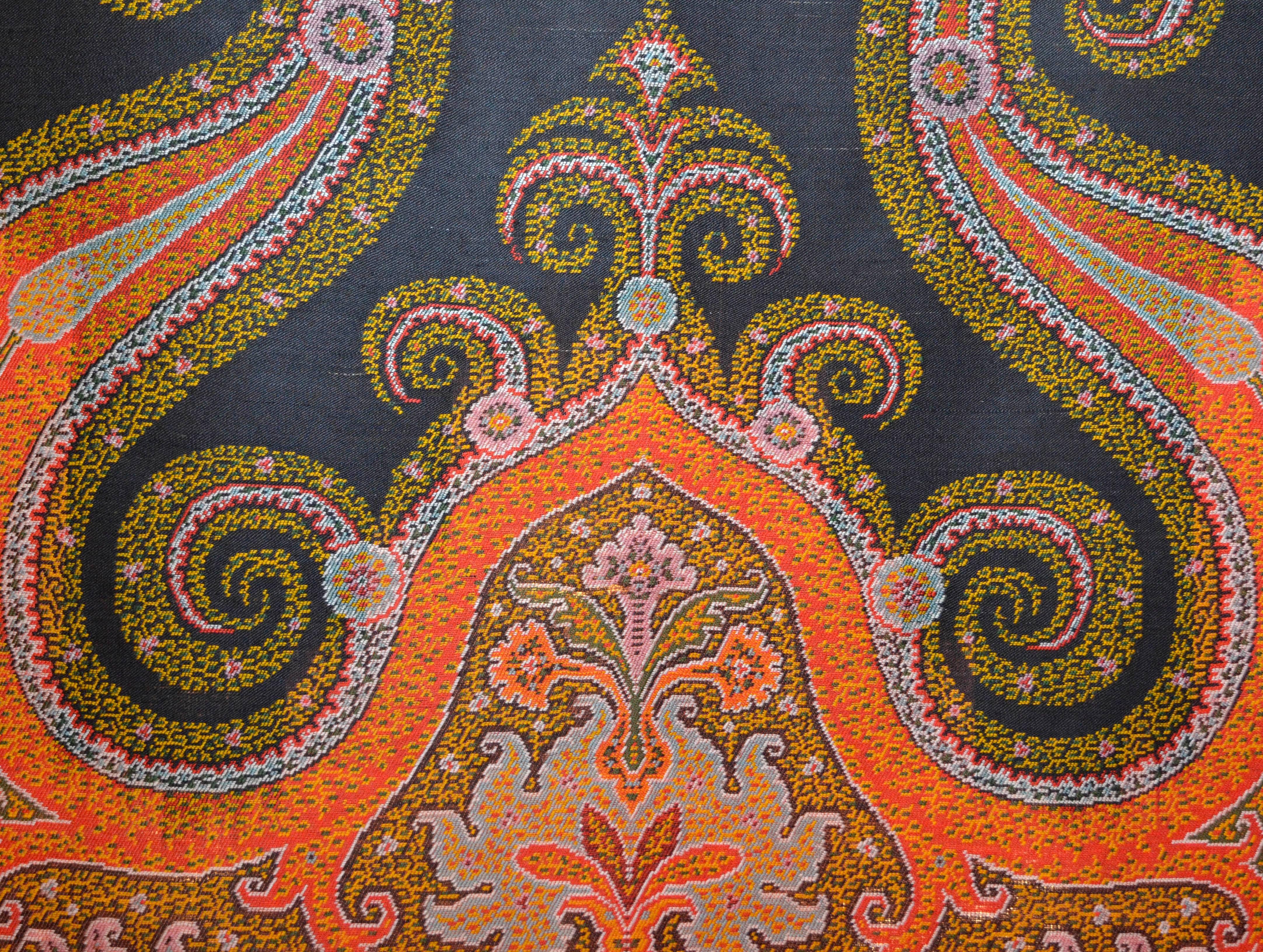 Belle Époque Late 19th Century French Kashmir Paisley Shawl For Sale