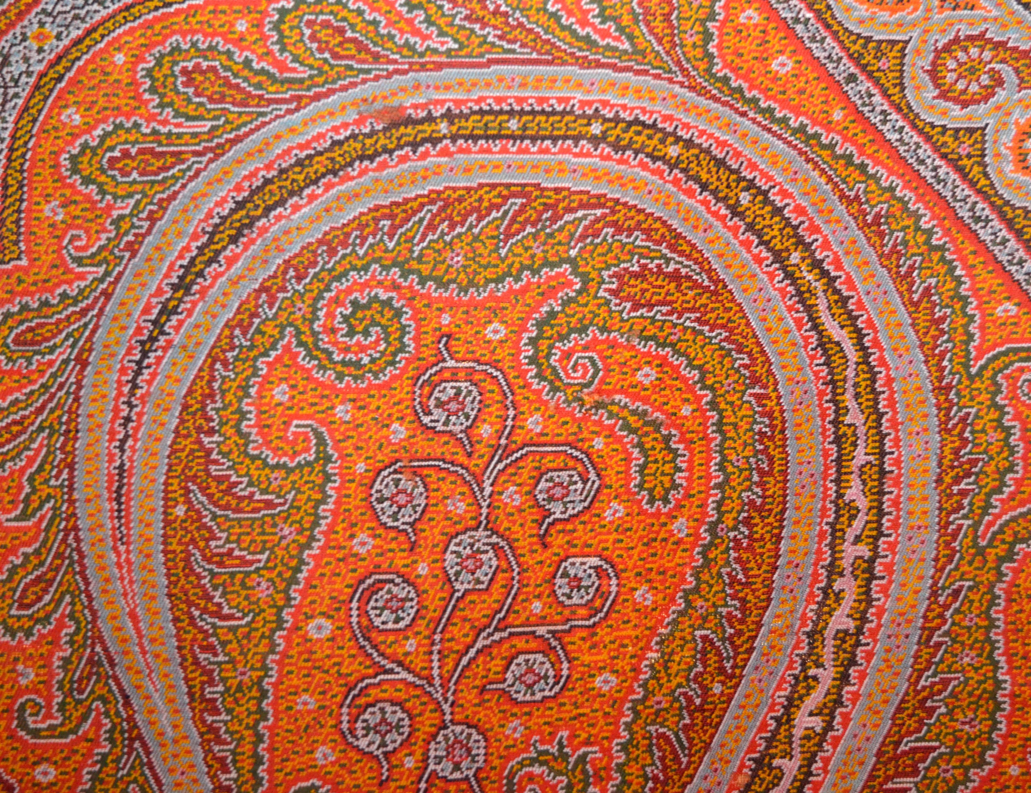 Late 19th Century French Kashmir Paisley Shawl In Good Condition For Sale In Milan, IT