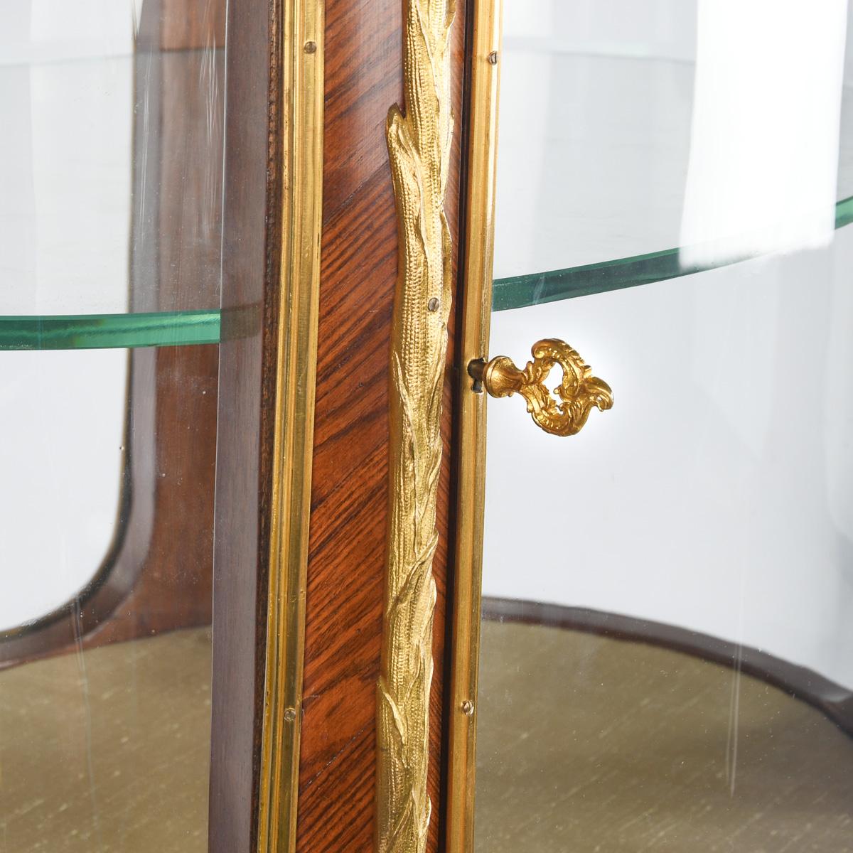Vitrina o vitrina francesa de madera de rey y ormolu de finales del siglo XIX en venta 3