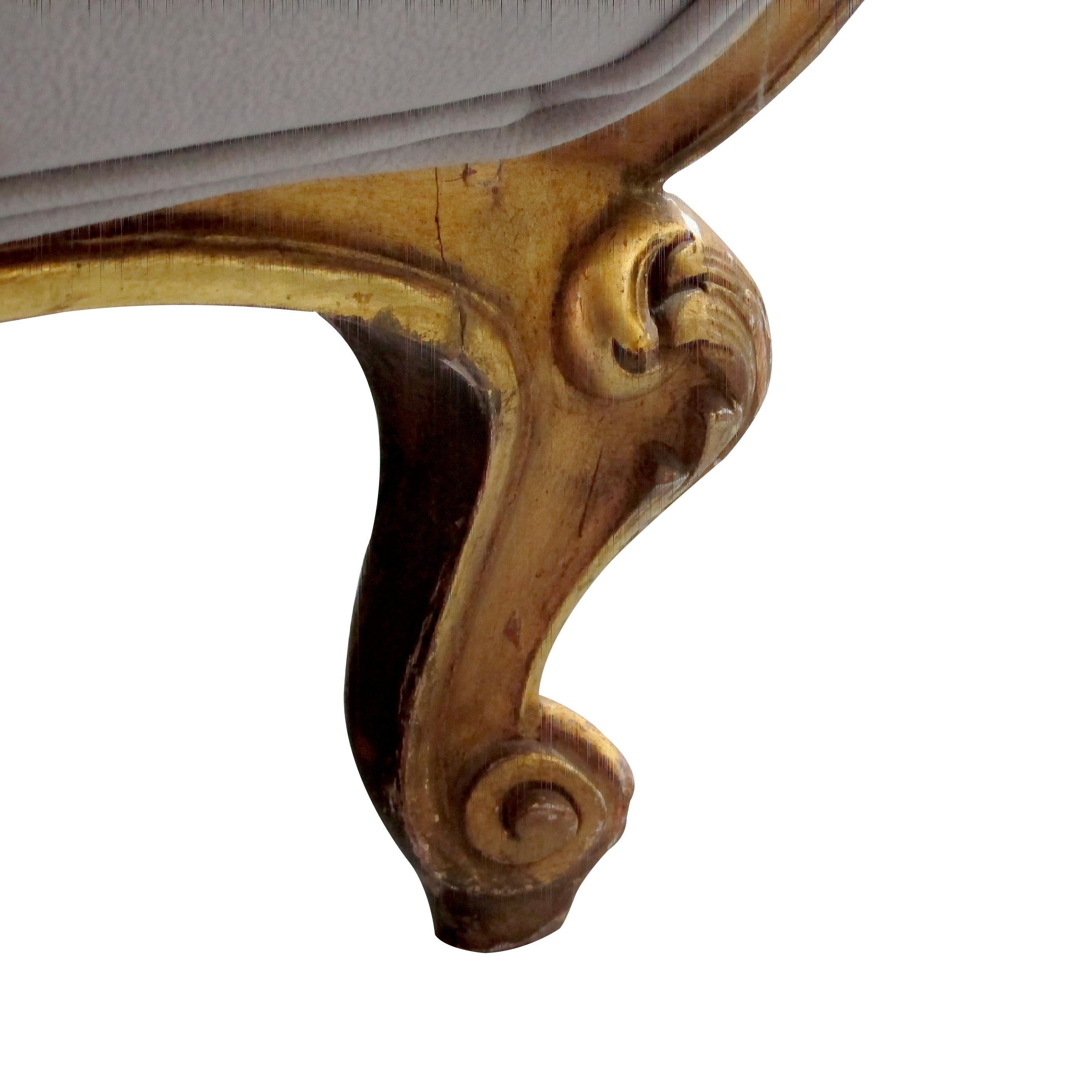 Fin du 19ème siècle, canapé français à grande armature dorée, nouvellement tapissé en vente 7