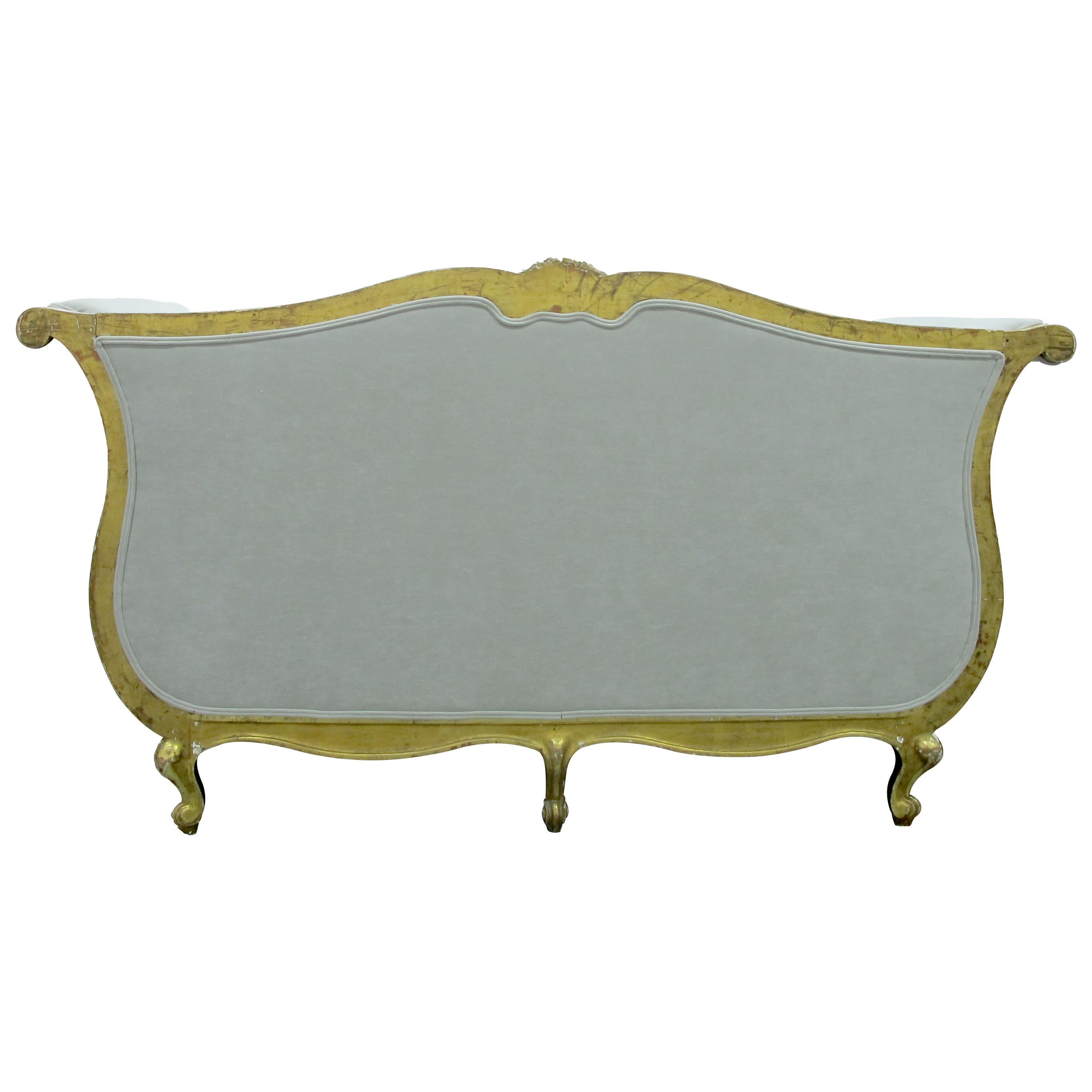 Doré Fin du 19ème siècle, canapé français à grande armature dorée, nouvellement tapissé en vente