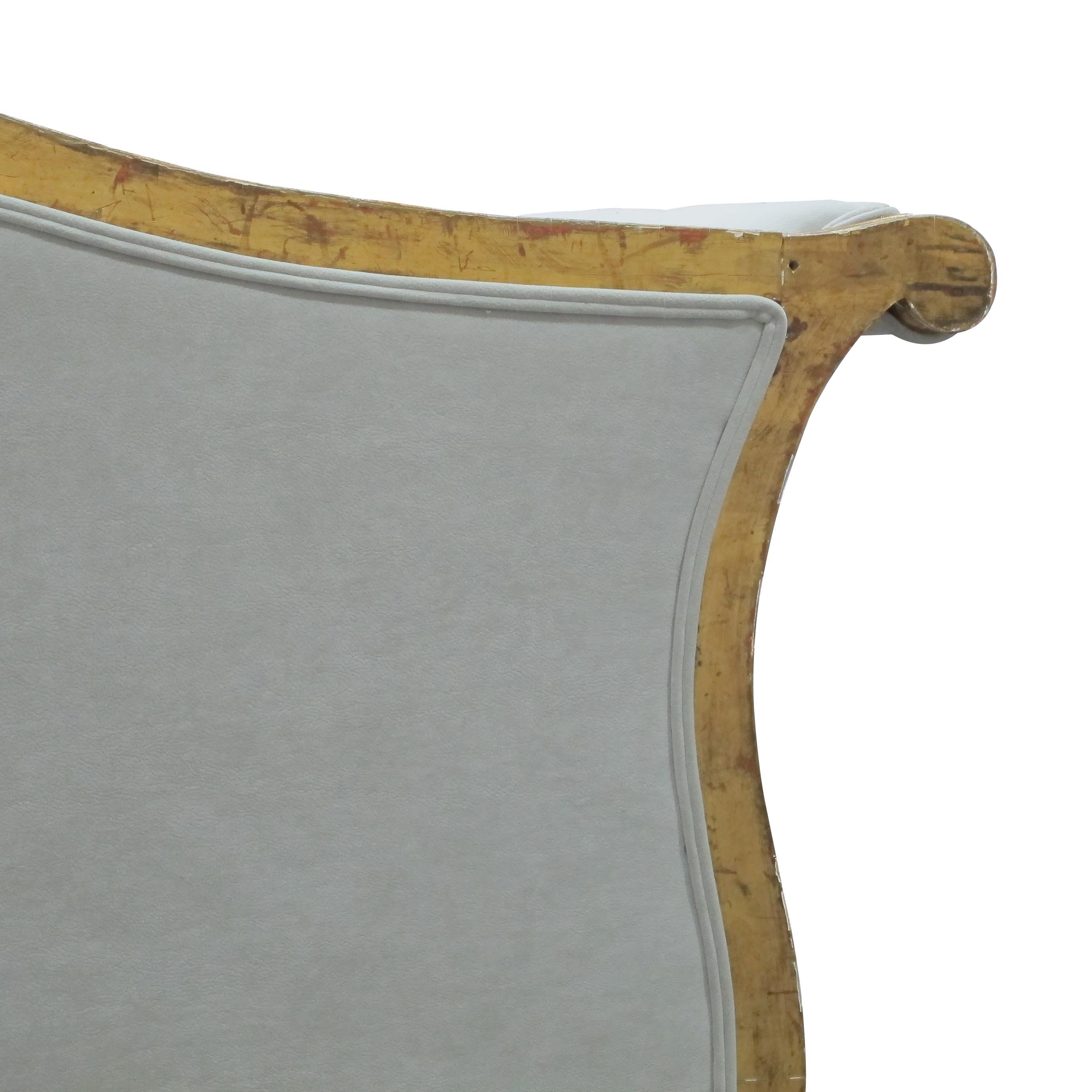 Tissu Fin du 19ème siècle, canapé français à grande armature dorée, nouvellement tapissé en vente