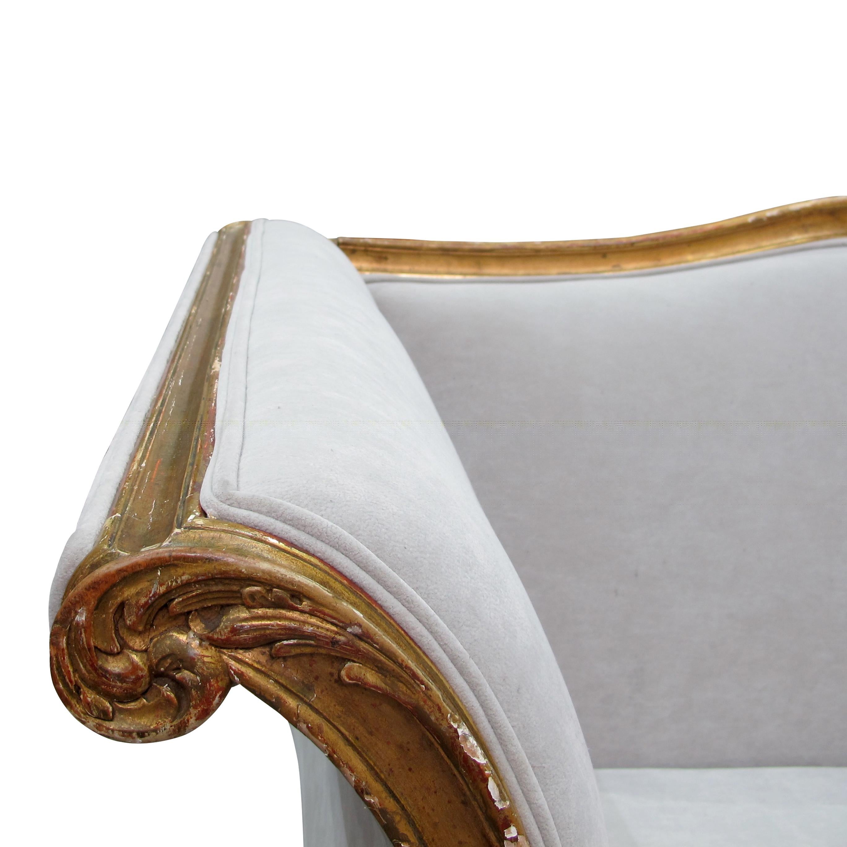 Fin du 19ème siècle, canapé français à grande armature dorée, nouvellement tapissé en vente 1