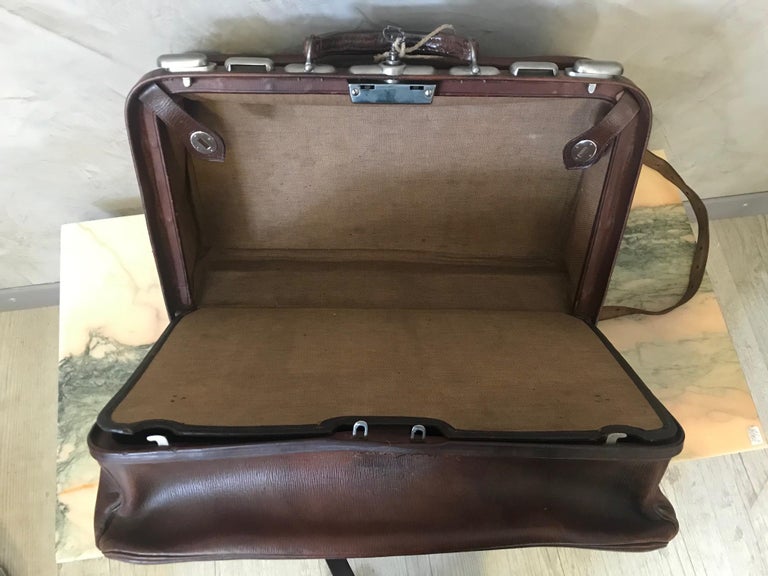 Late 19th Century French Leather Travel Suitcase, 1890s For Sale 2
