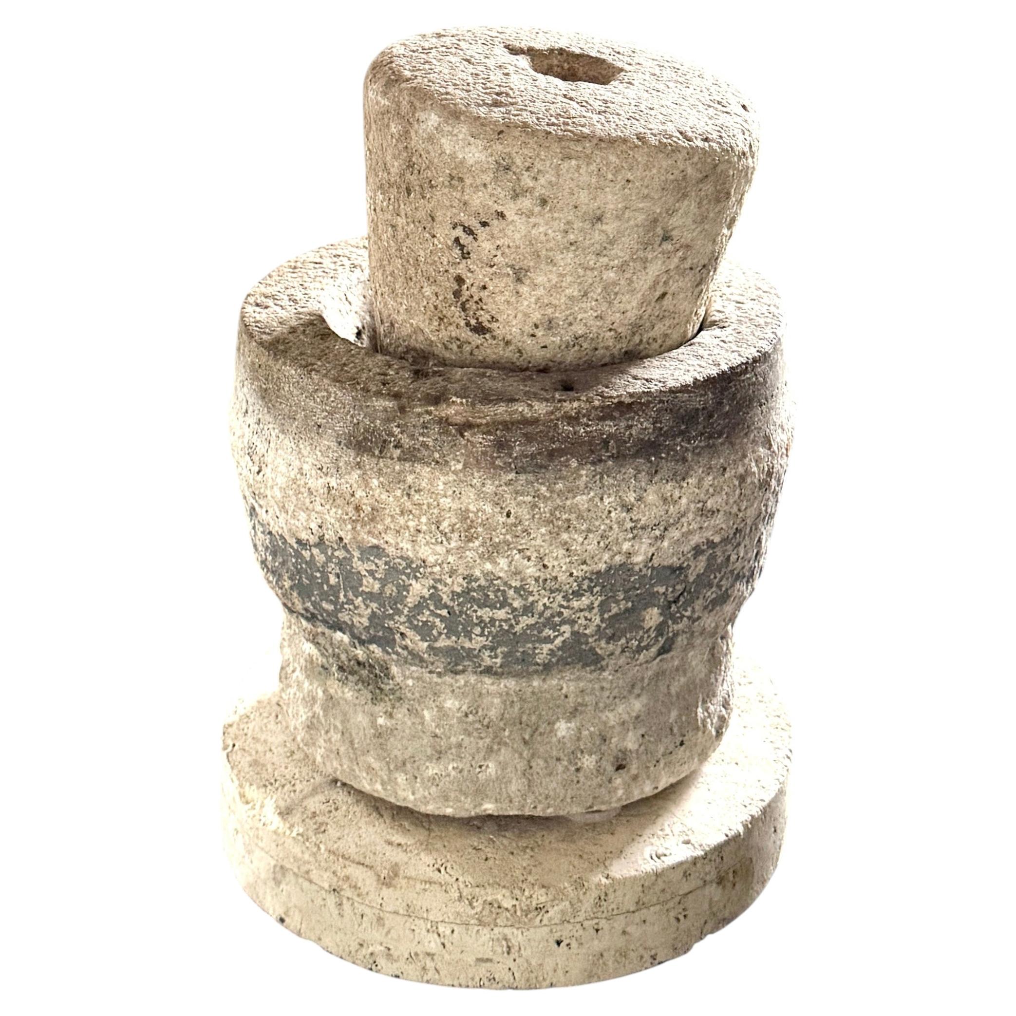 Mortero de piedra caliza francés de finales del siglo XIX sobre rueda de piedra en venta