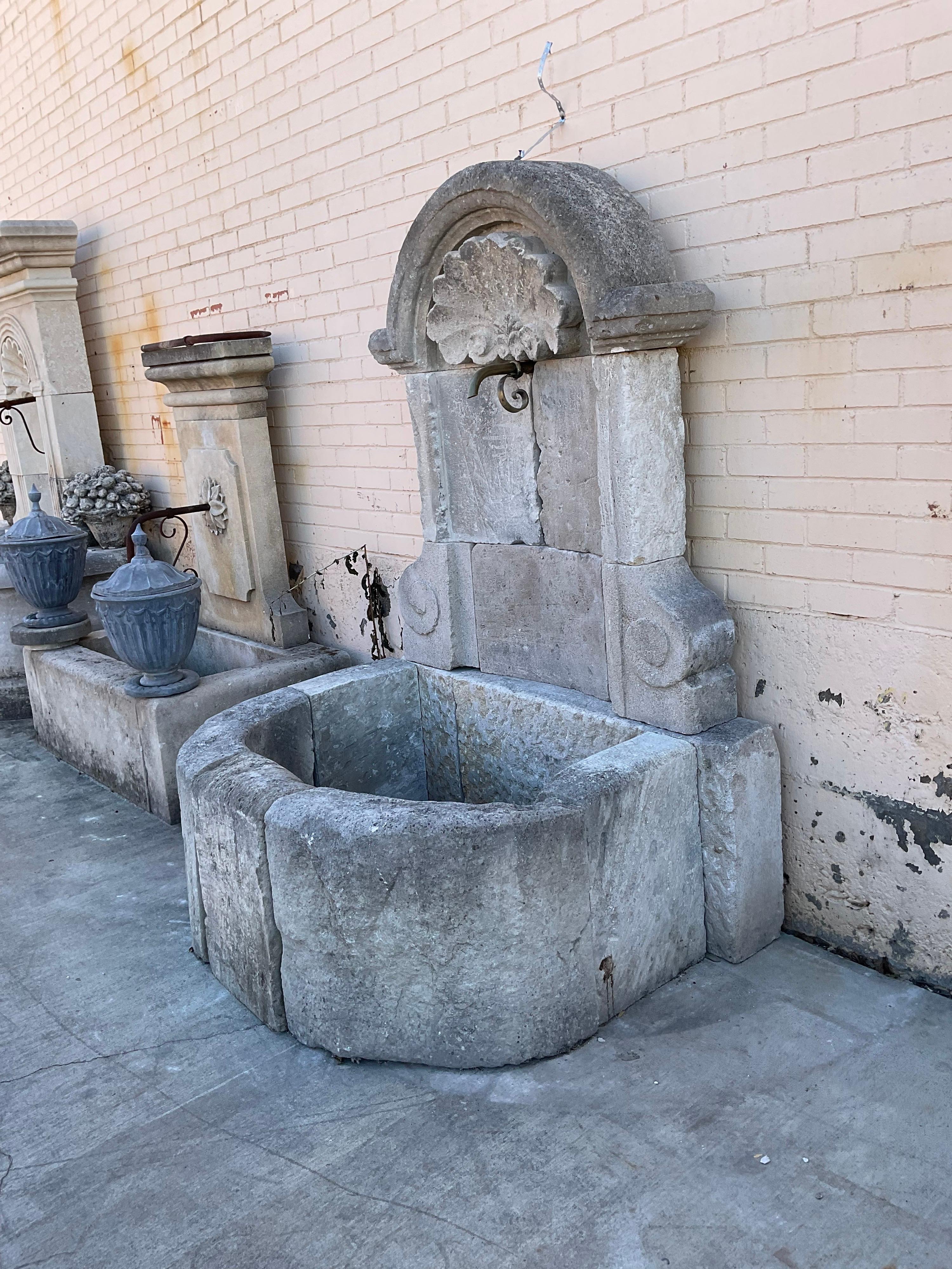 Late 19th Century French Limestone Wall Fountain In Good Condition In Dallas, TX