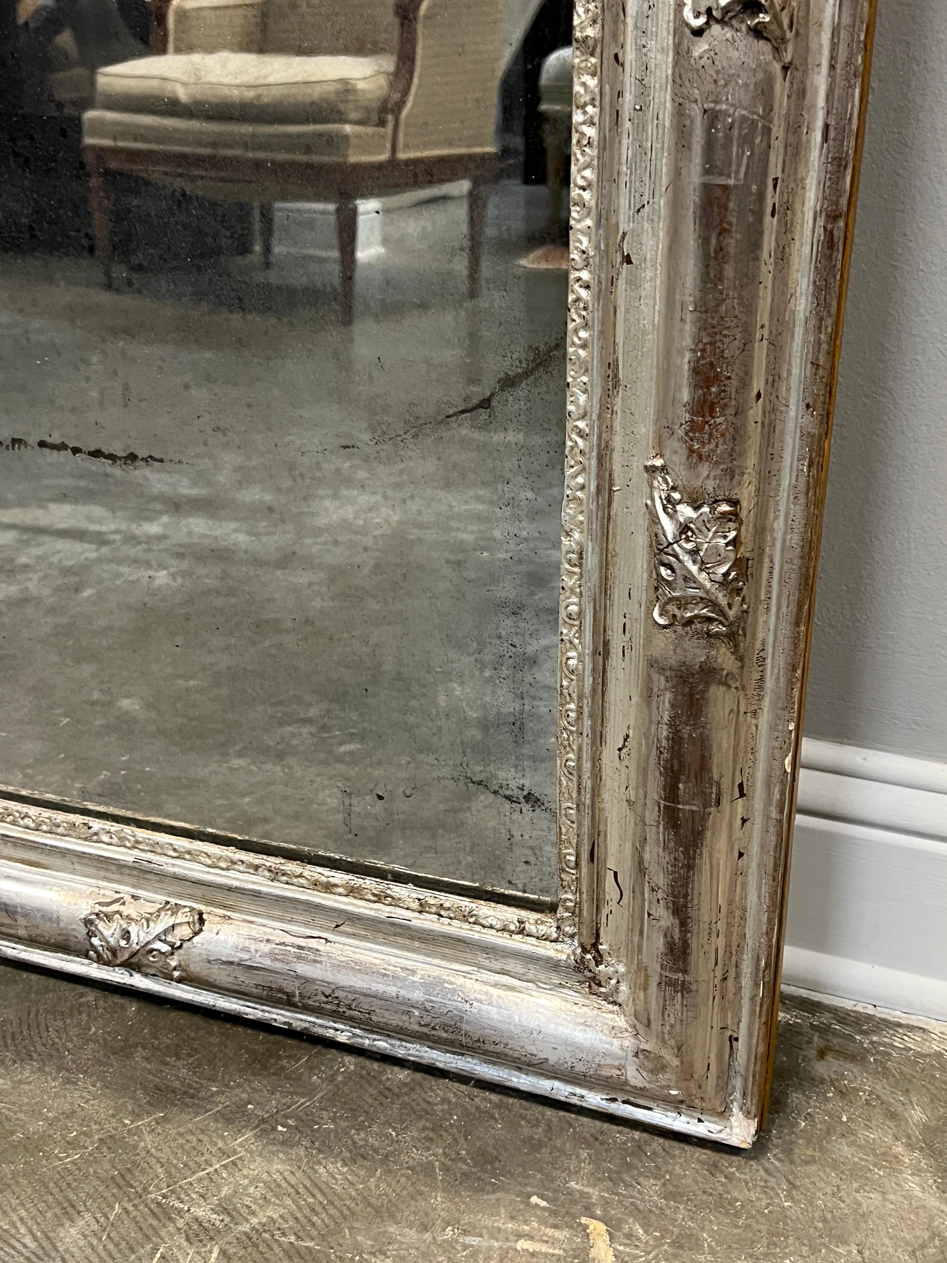 Intagliato a mano Specchio francese Louis Philippe della fine del XIX secolo in argento dorato in vendita