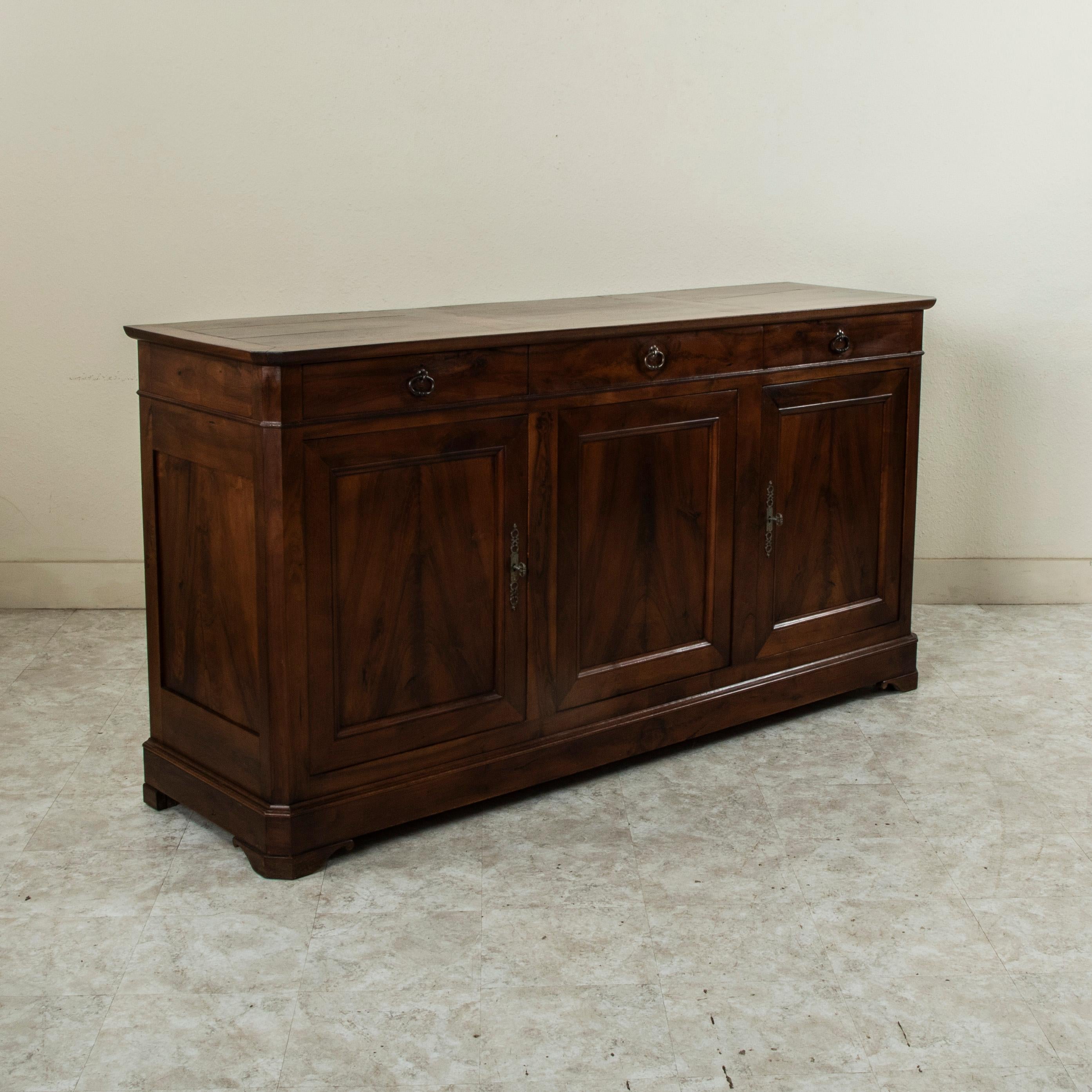 Late 19th Century French Louis Philippe Style Book Matched Walnut Sideboard In Good Condition For Sale In Fayetteville, AR