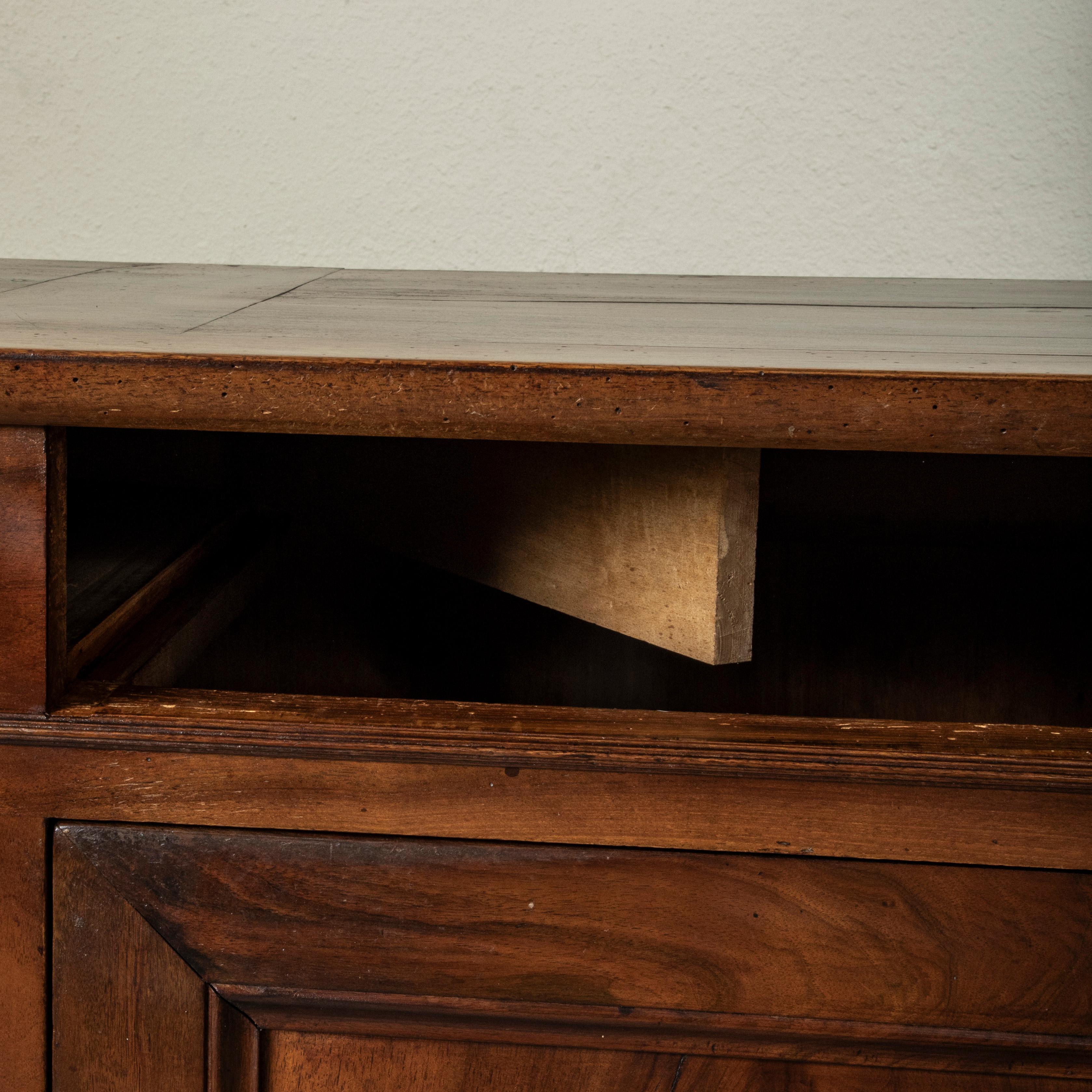 Late 19th Century French Louis Philippe Style Book Matched Walnut Sideboard For Sale 4