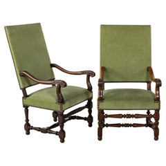 Französische handgeschnitzte Sessel aus Nussbaumholz im Louis-XIII-Stil des späten 19. Jahrhunderts, Mohair