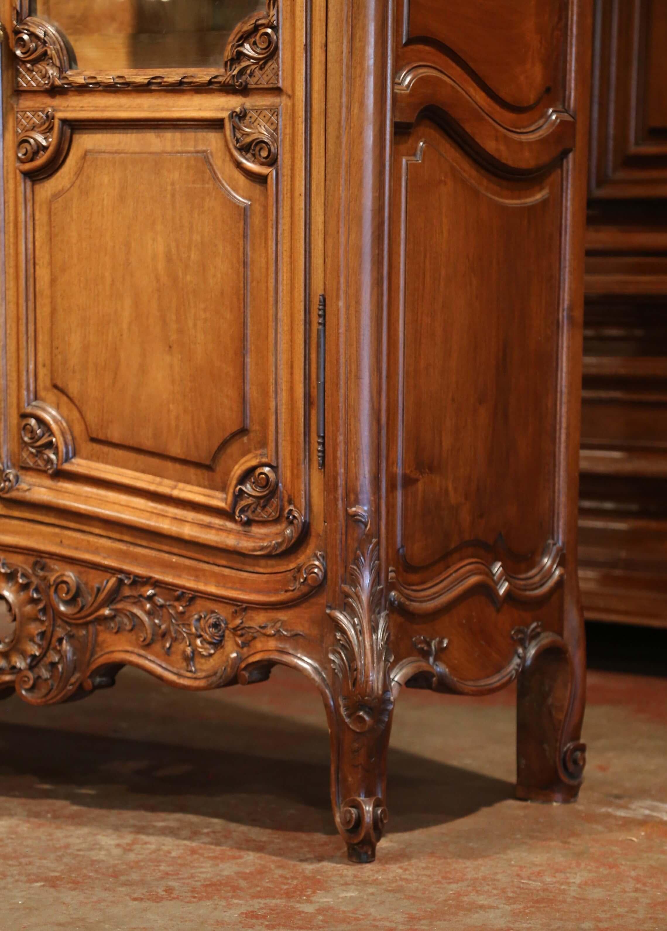 Late 19th Century French Louis XV Carved Walnut Armoire Bookcase from Provence 6