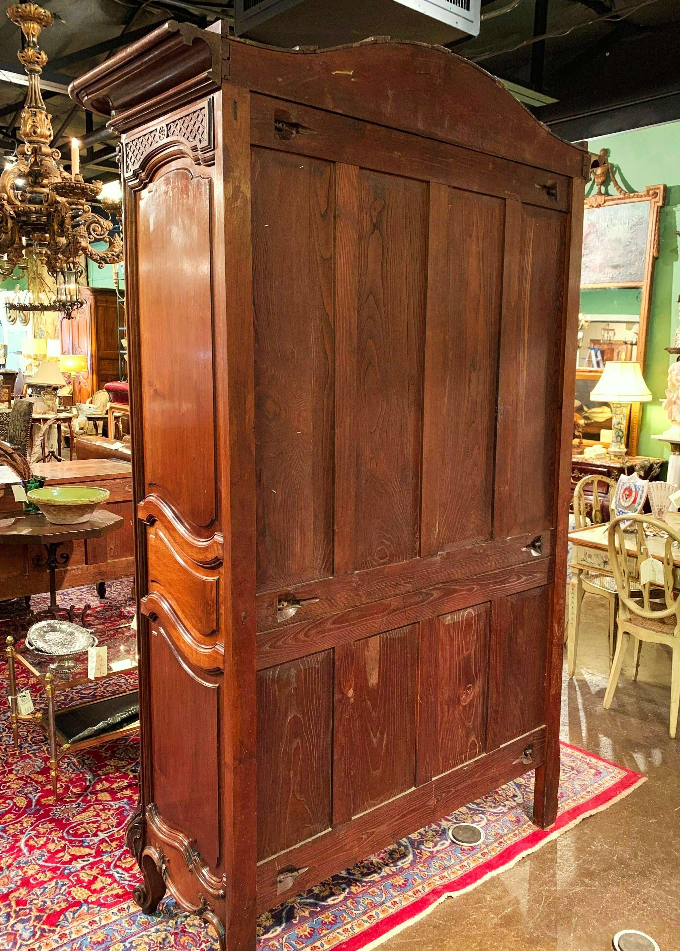 Late 19th Century French Louis XV Carved Walnut Armoire Bookcase from Provence 7