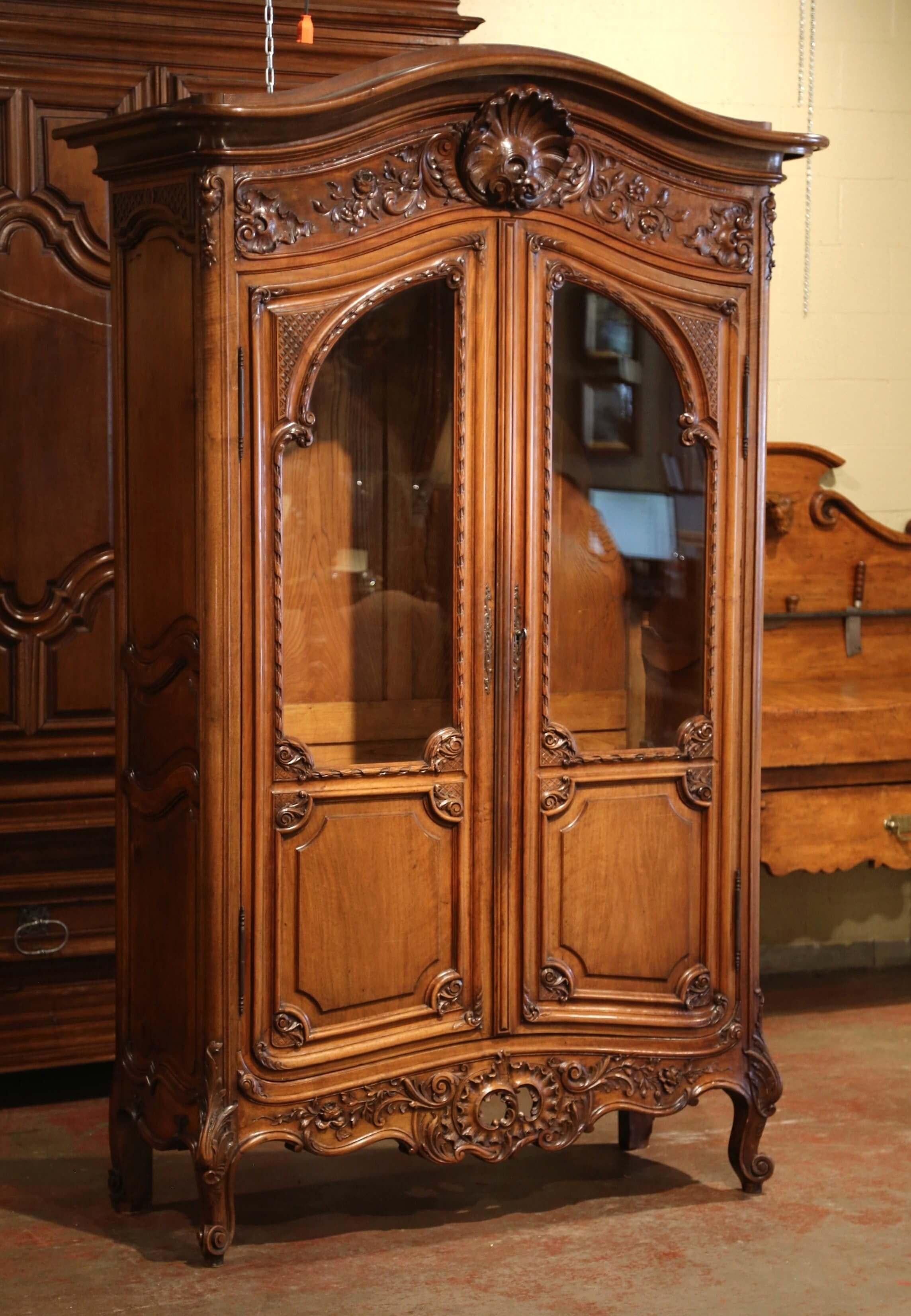 Late 19th Century French Louis XV Carved Walnut Armoire Bookcase from Provence In Excellent Condition In Dallas, TX