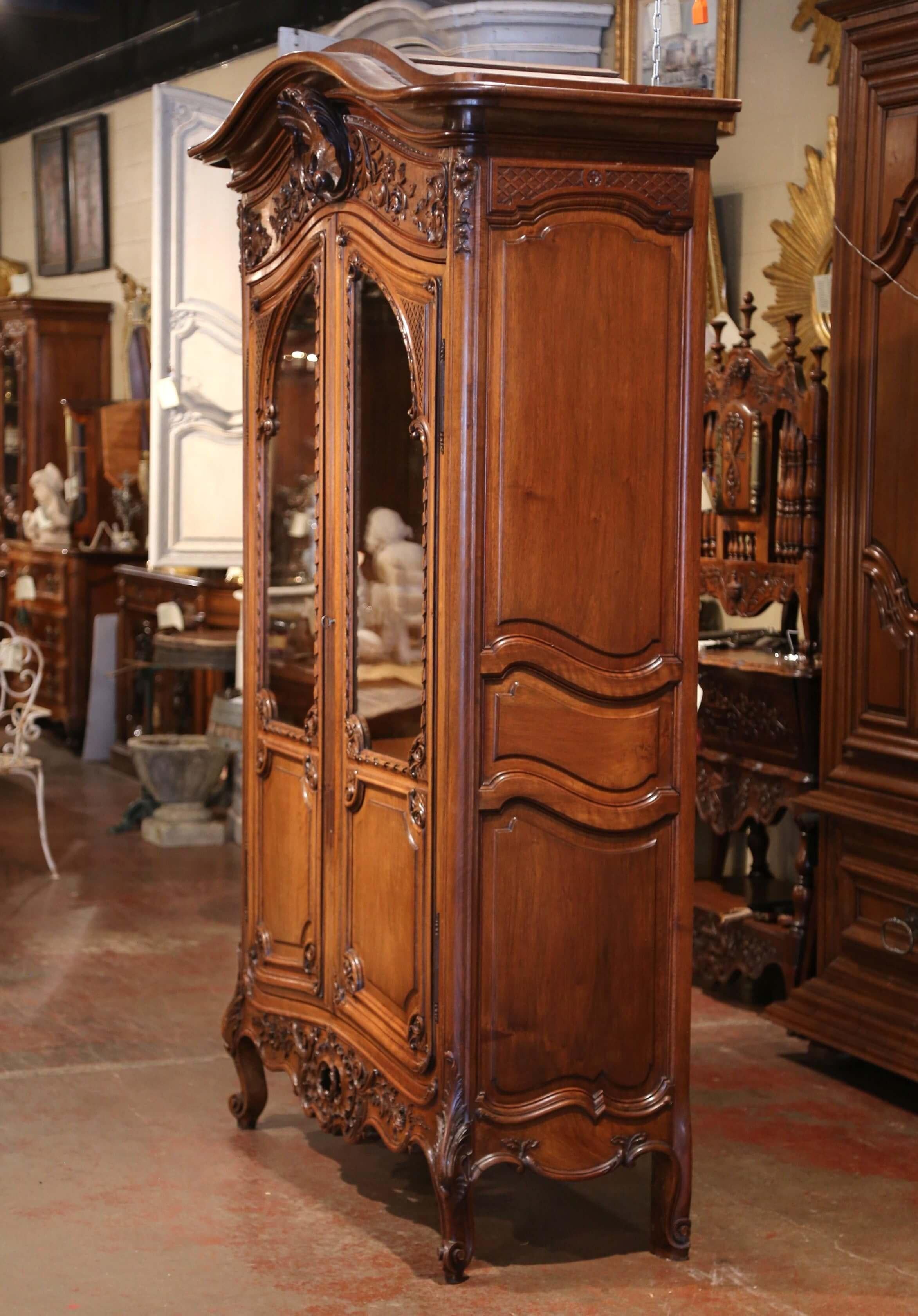 Late 19th Century French Louis XV Carved Walnut Armoire Bookcase from Provence 2