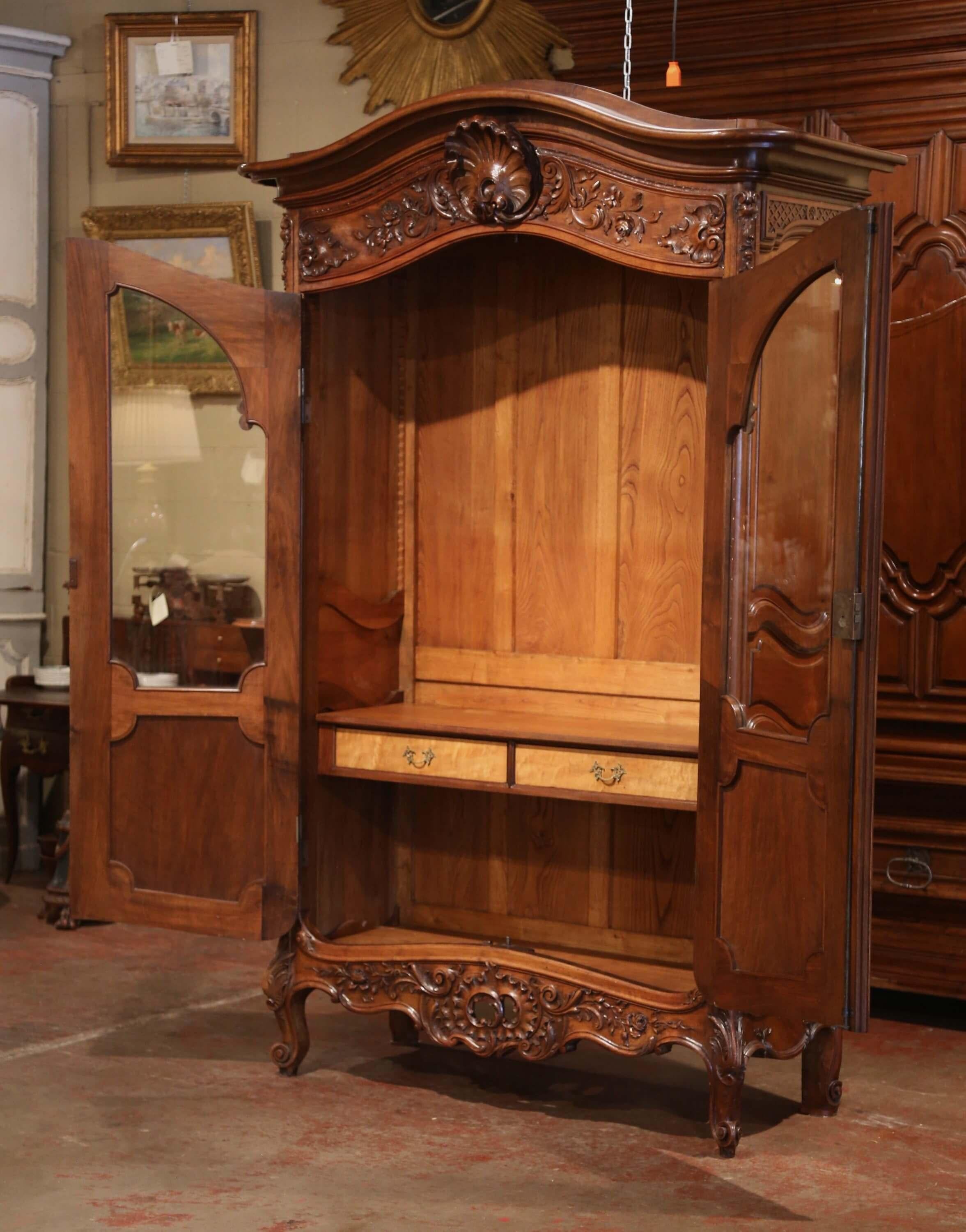 Late 19th Century French Louis XV Carved Walnut Armoire Bookcase from Provence 3