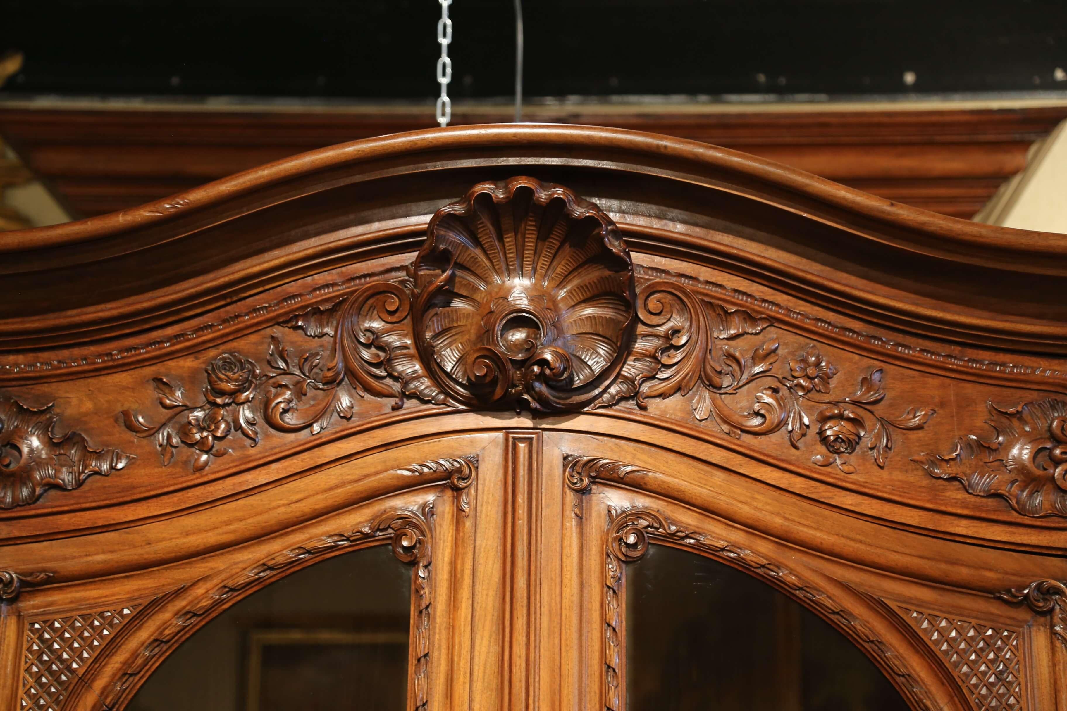 Late 19th Century French Louis XV Carved Walnut Armoire Bookcase from Provence 4