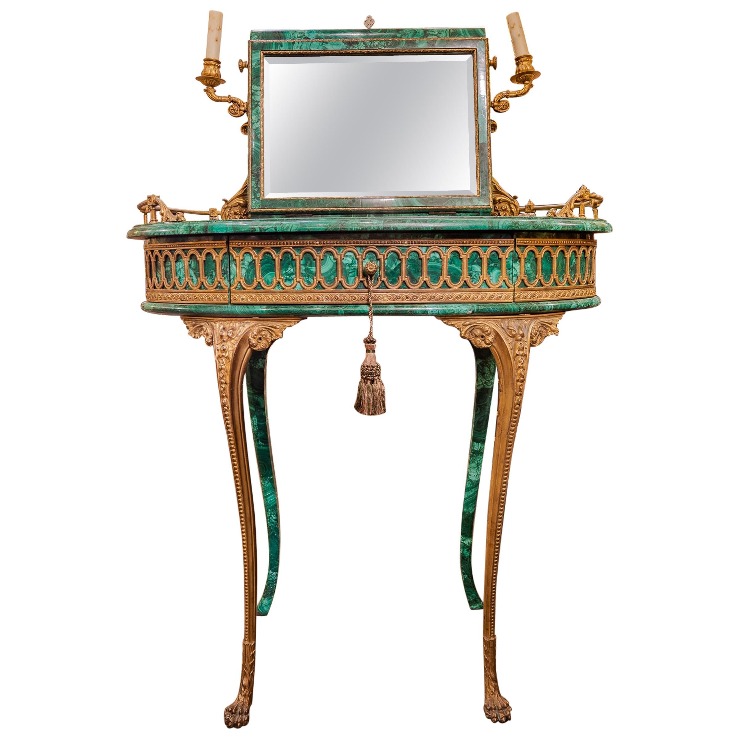 Table de bureau/table àssing française Louis XV de la fin du XIXe siècle en bronze doré et malachite