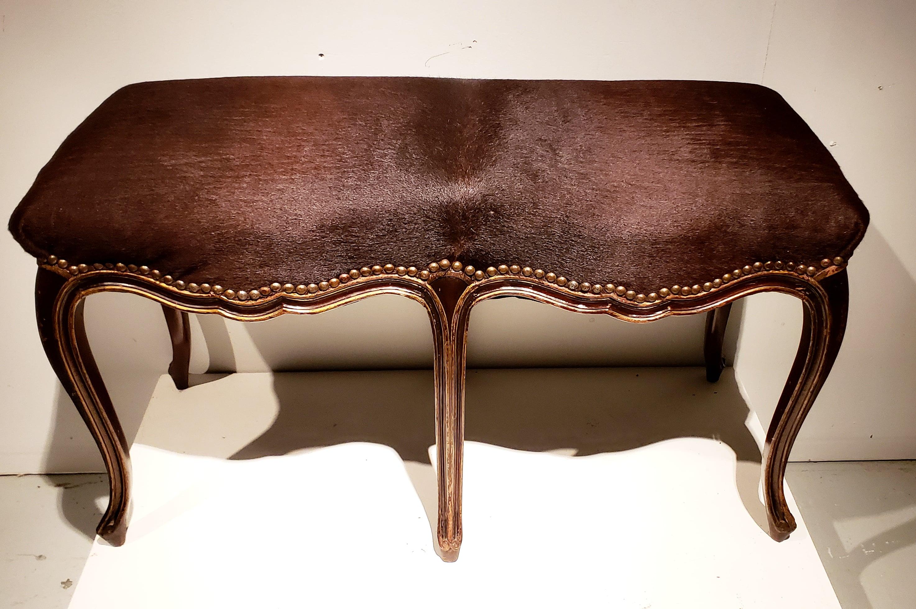 Carved Late 19th Century French Louis XV Style Bench For Sale