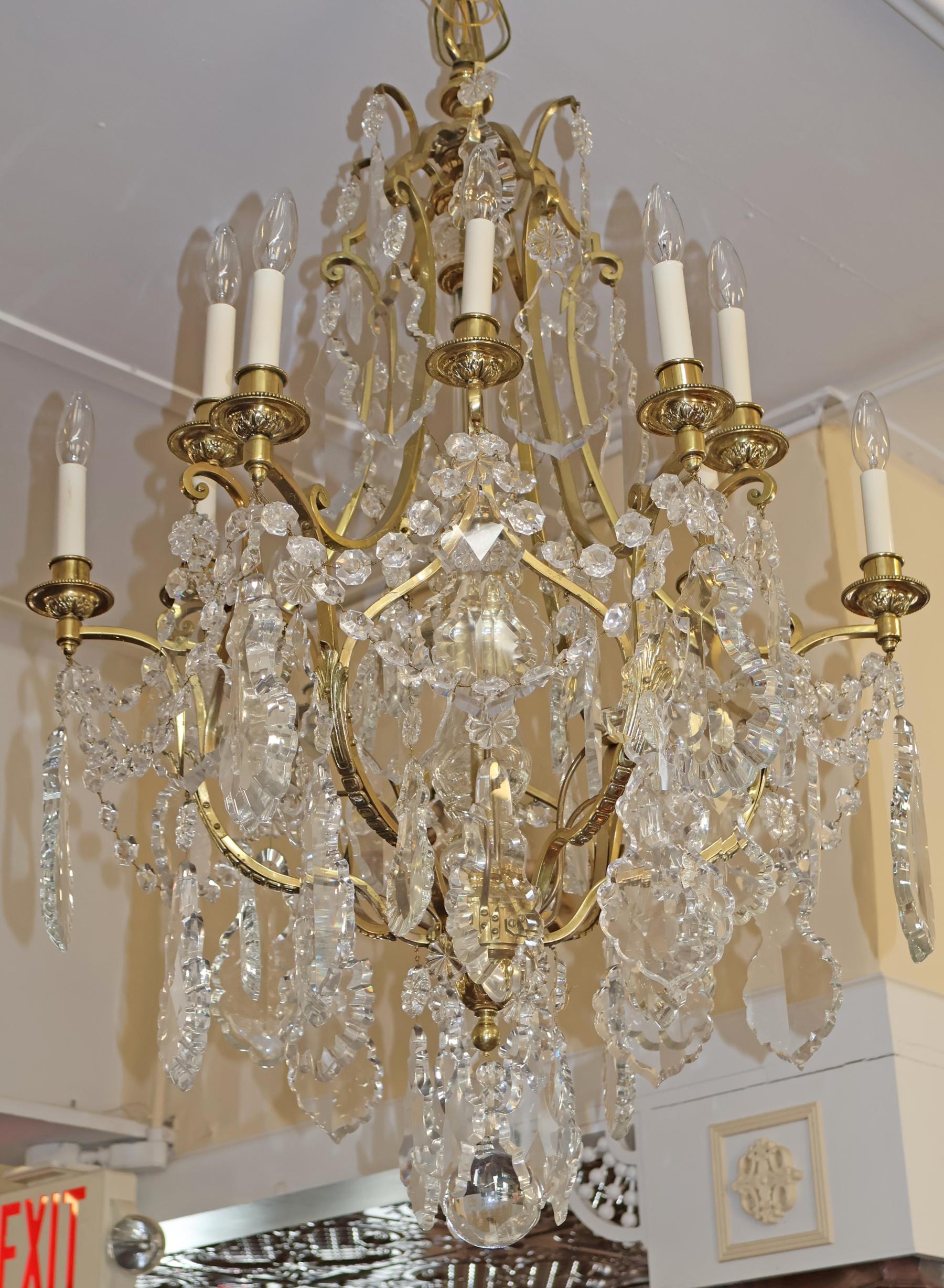 Lustre cage à 12 lumières en laiton et cristal de style Louis XV de la fin du XIXe siècle en vente 12