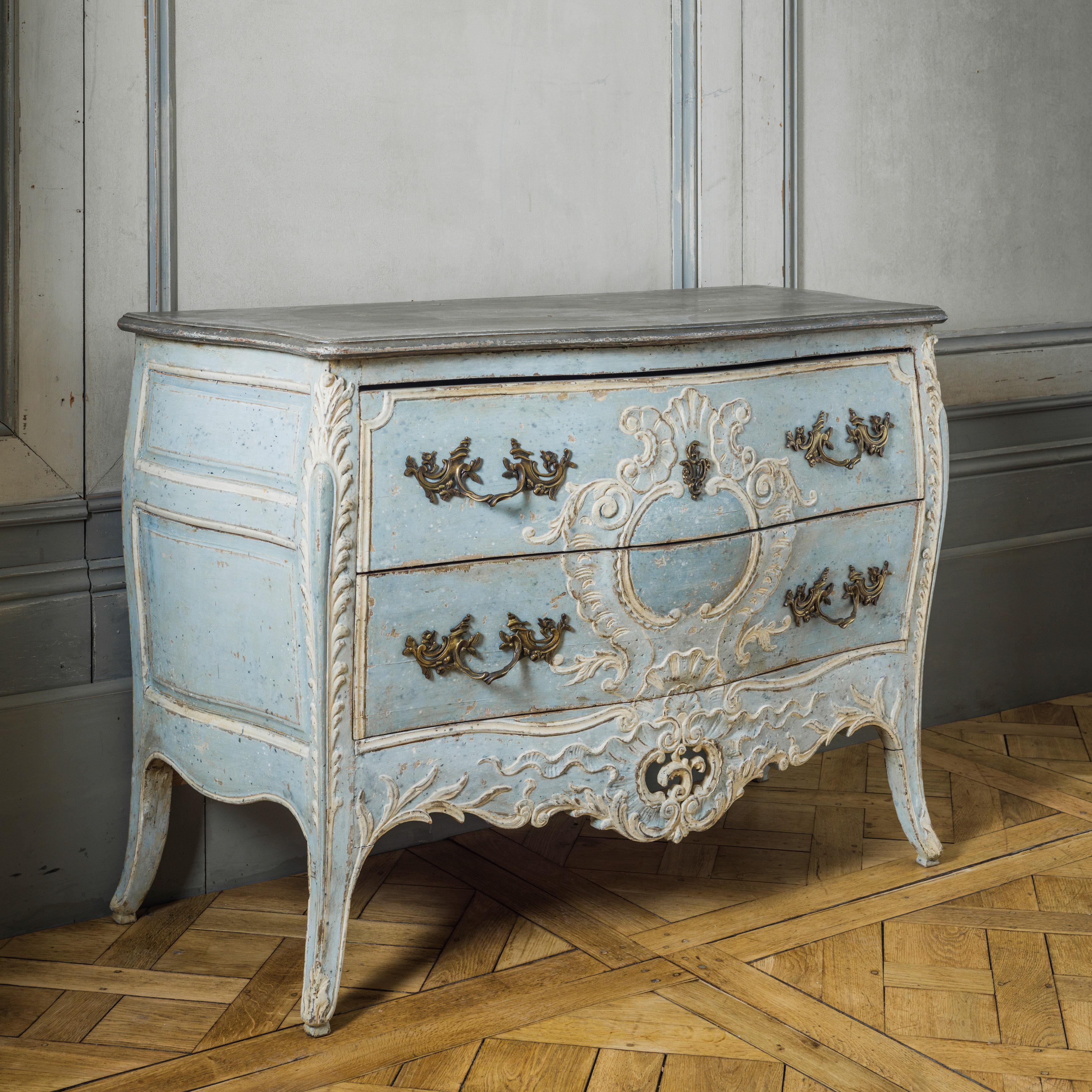 Hand-Carved Late 19th Century French Louis XV Style Commode in Blue/Grey & White Highlights