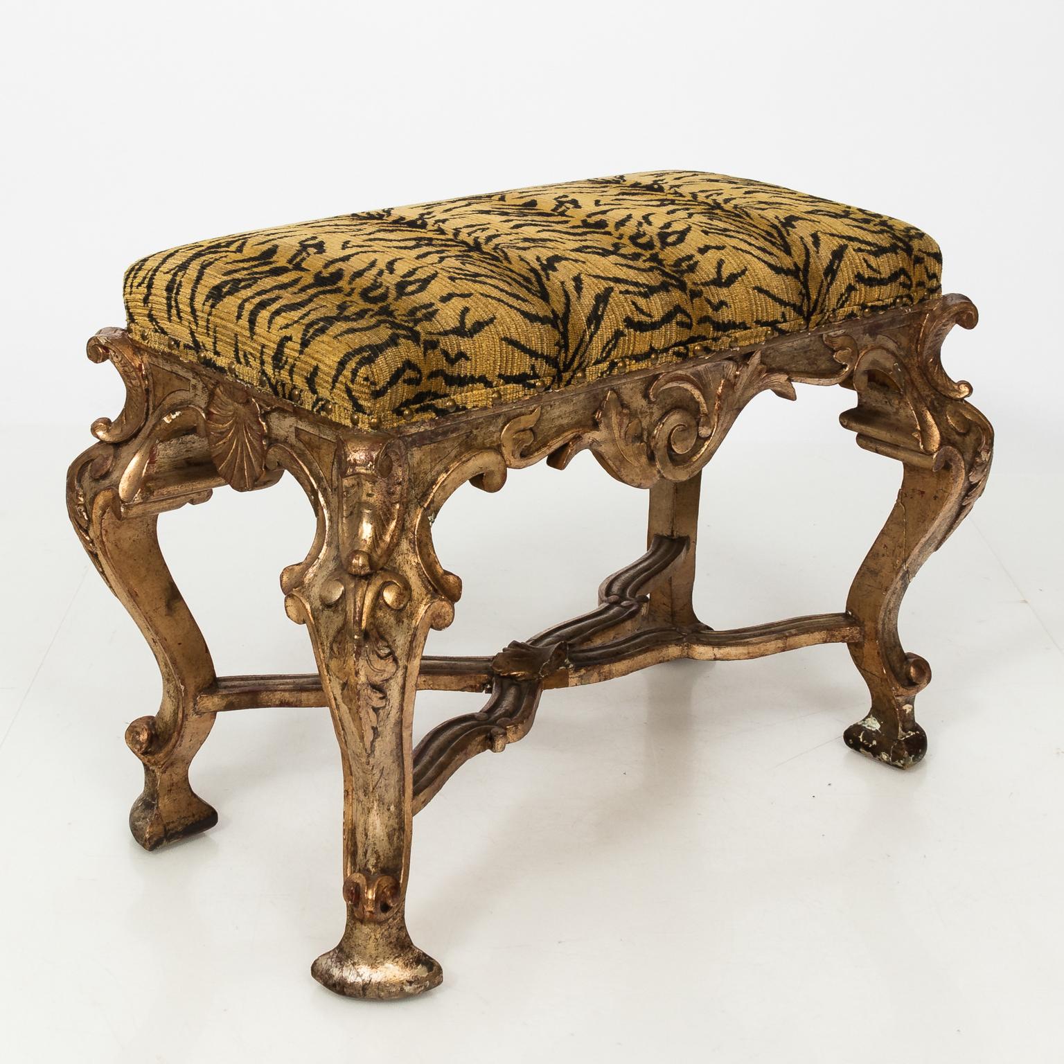 Late 19th Century French Louis XV Style Gilded Stool For Sale 5