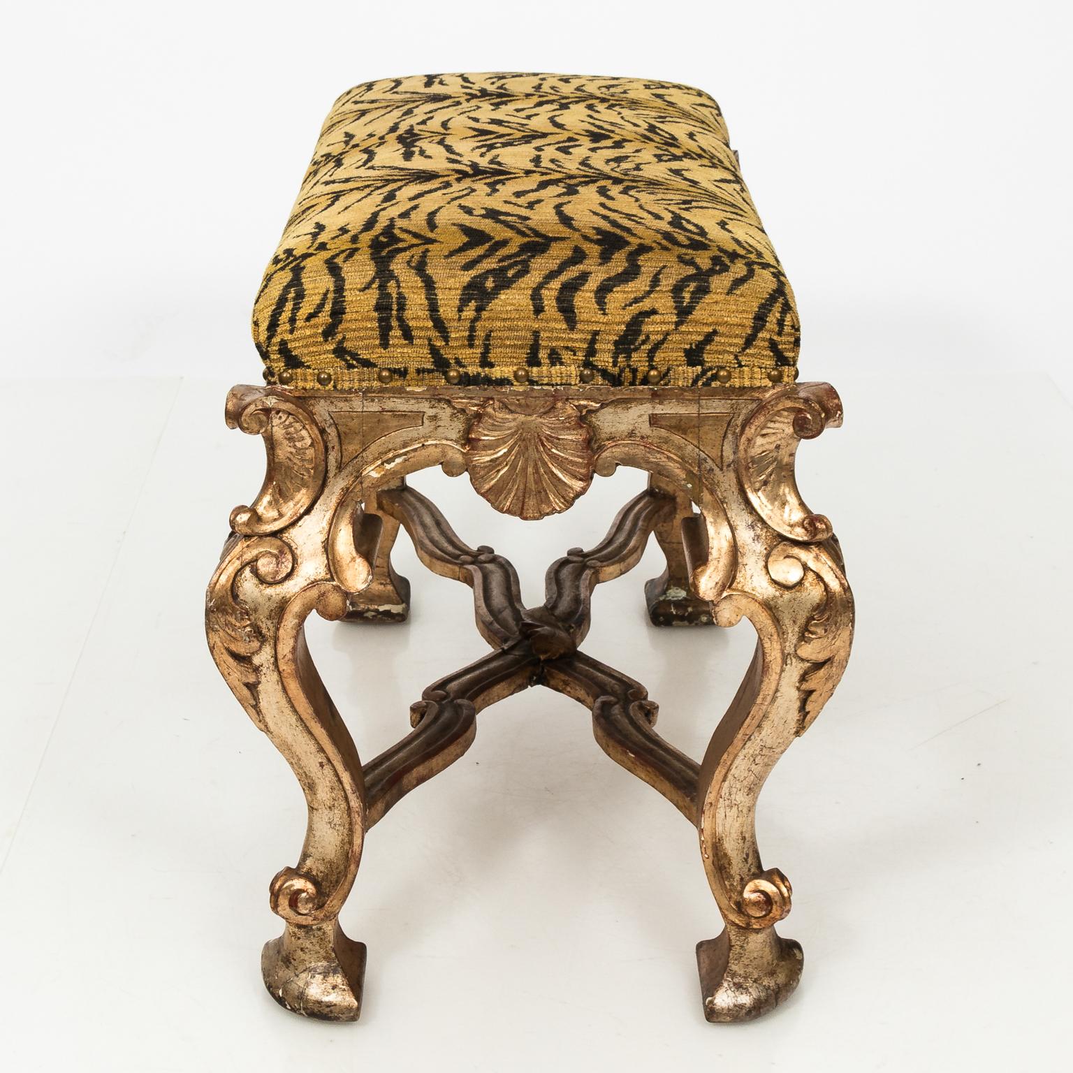 Late 19th Century French Louis XV Style Gilded Stool For Sale 7