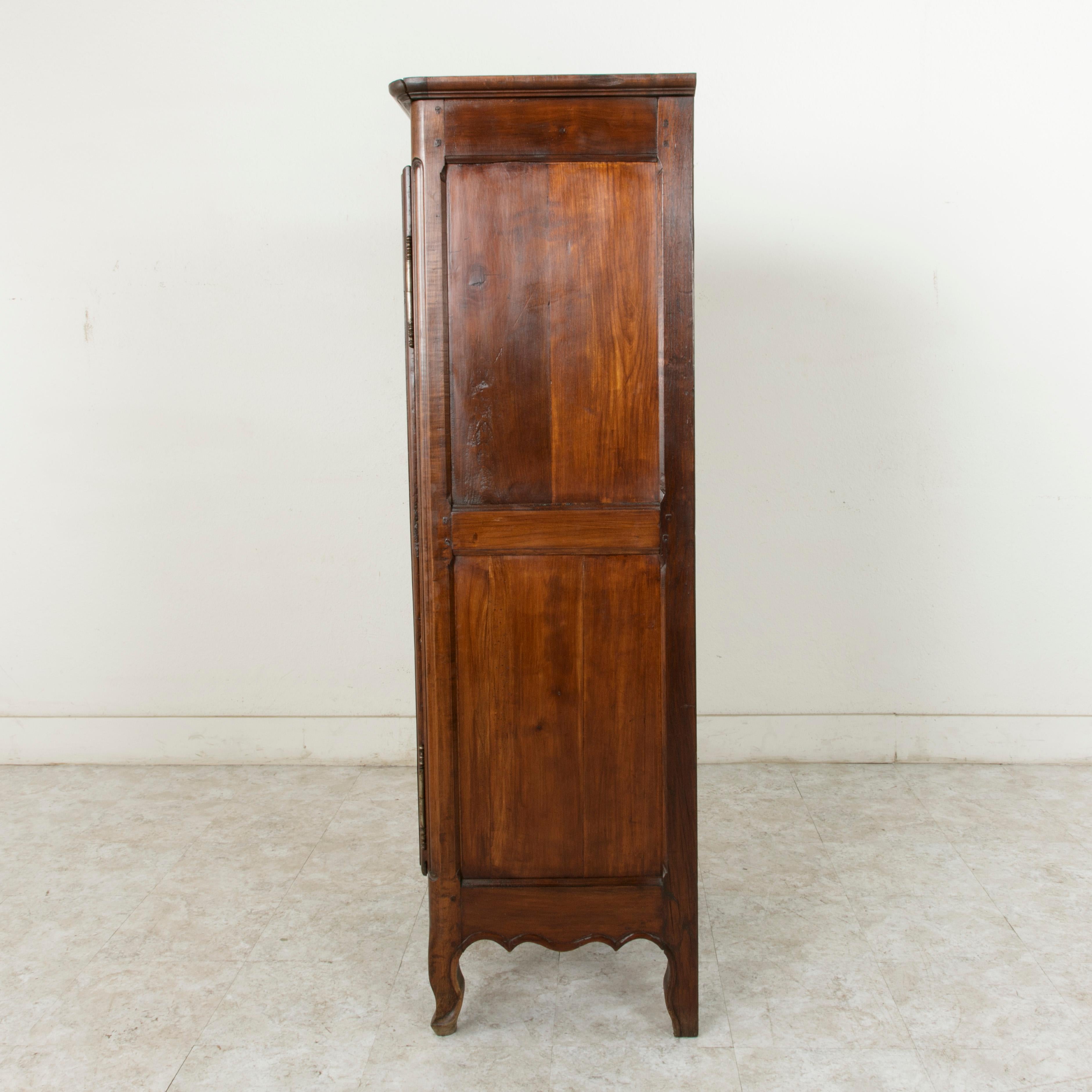 Late 19th Century French Louis XV Style Hand Carved Walnut Bonnetiere Cabinet 1