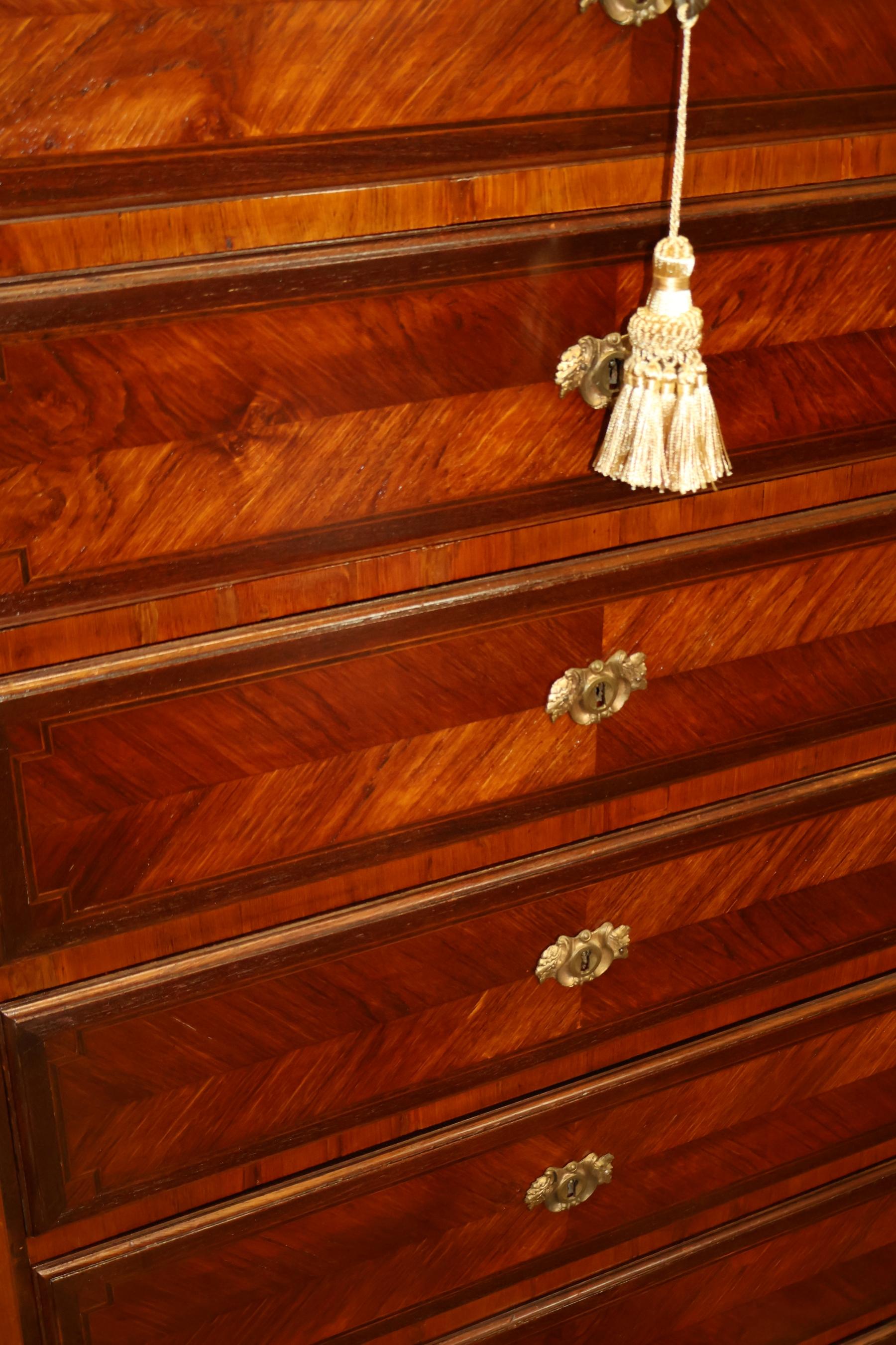 Cassettiera in legno di rena della fine del XIX secolo, stile Luigi XV, per lingerie in vendita 8