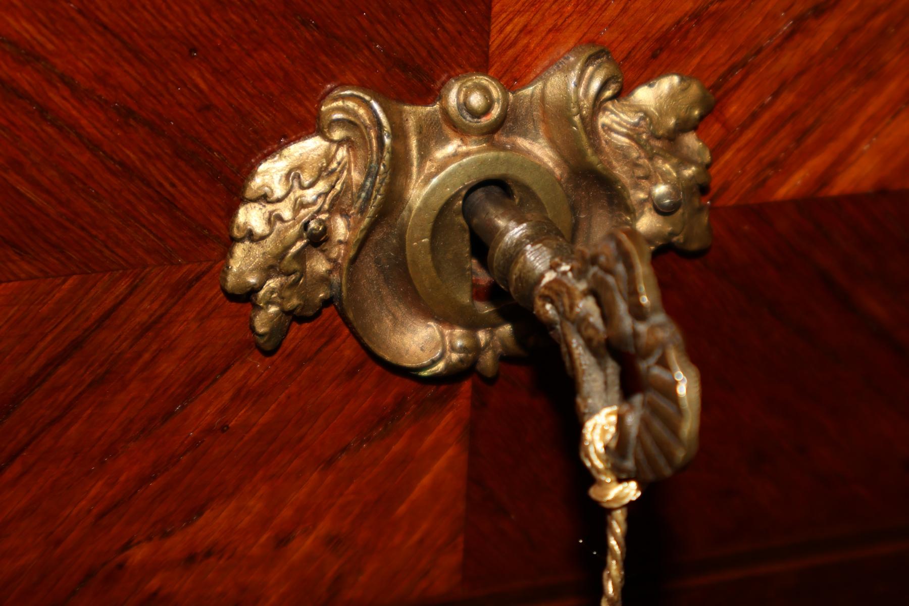 Cassettiera in legno di rena della fine del XIX secolo, stile Luigi XV, per lingerie in vendita 10