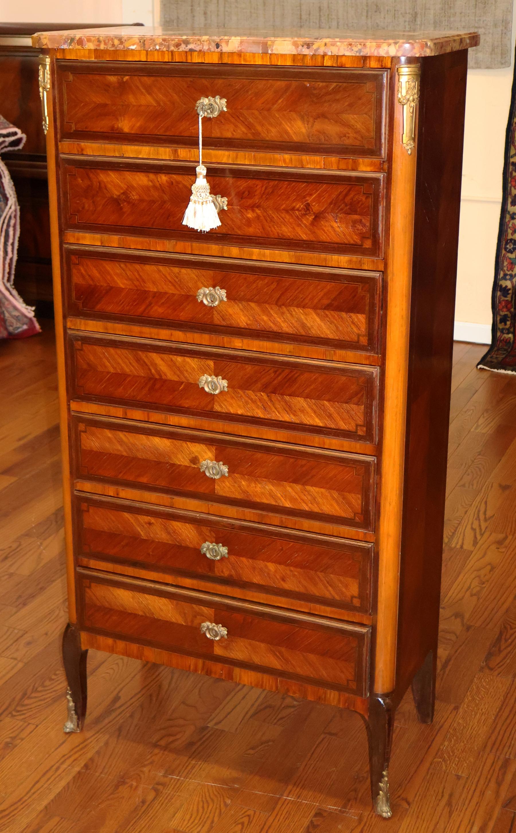 Marmo Cassettiera in legno di rena della fine del XIX secolo, stile Luigi XV, per lingerie in vendita