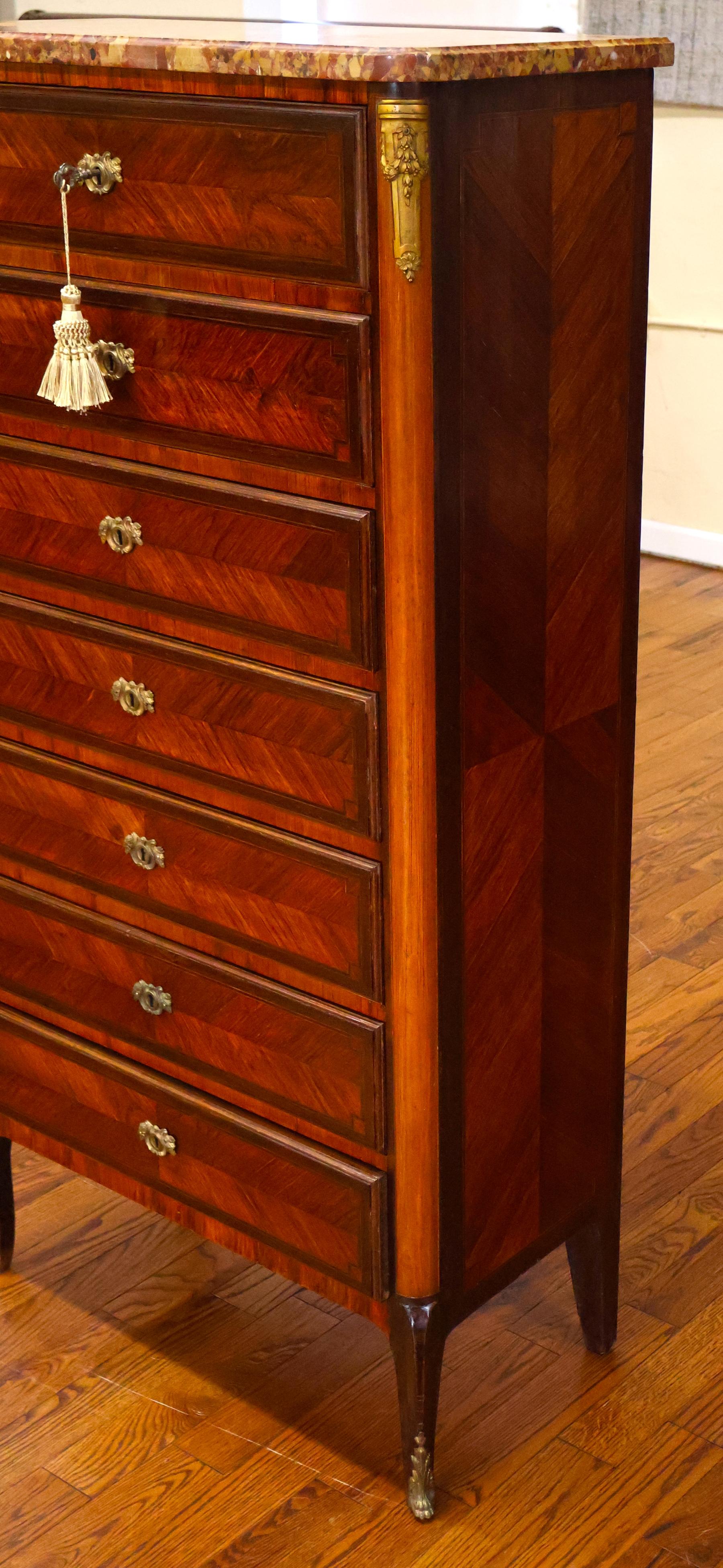 Cassettiera in legno di rena della fine del XIX secolo, stile Luigi XV, per lingerie in vendita 1