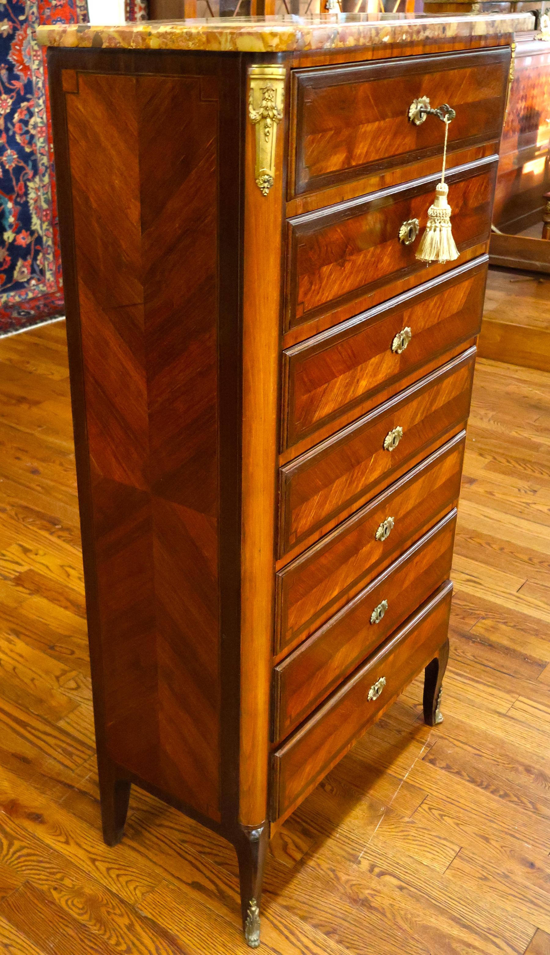 Cassettiera in legno di rena della fine del XIX secolo, stile Luigi XV, per lingerie in vendita 3