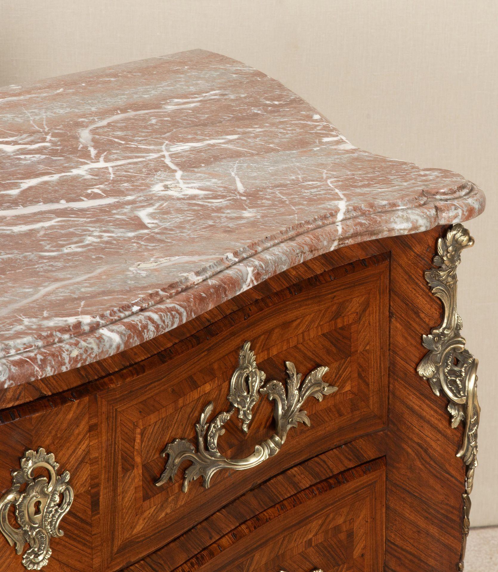 Commode en bois de roi de style Louis XV de la fin du 19e siècle en vente 5