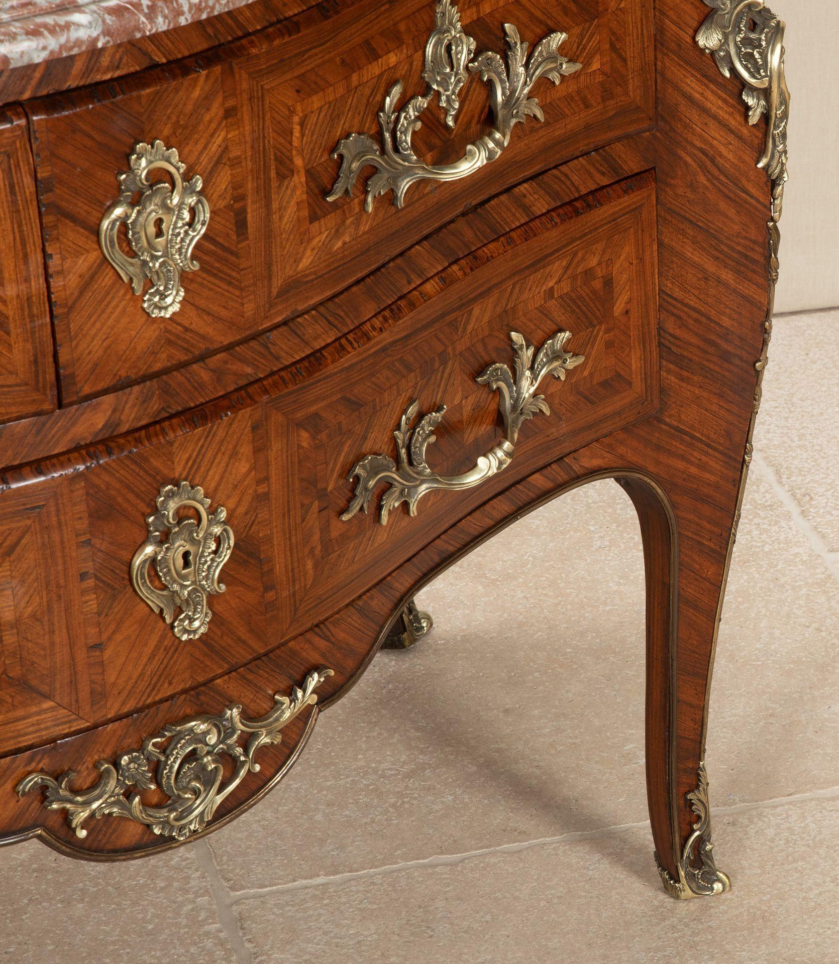 Commode en bois de roi de style Louis XV de la fin du 19e siècle en vente 6