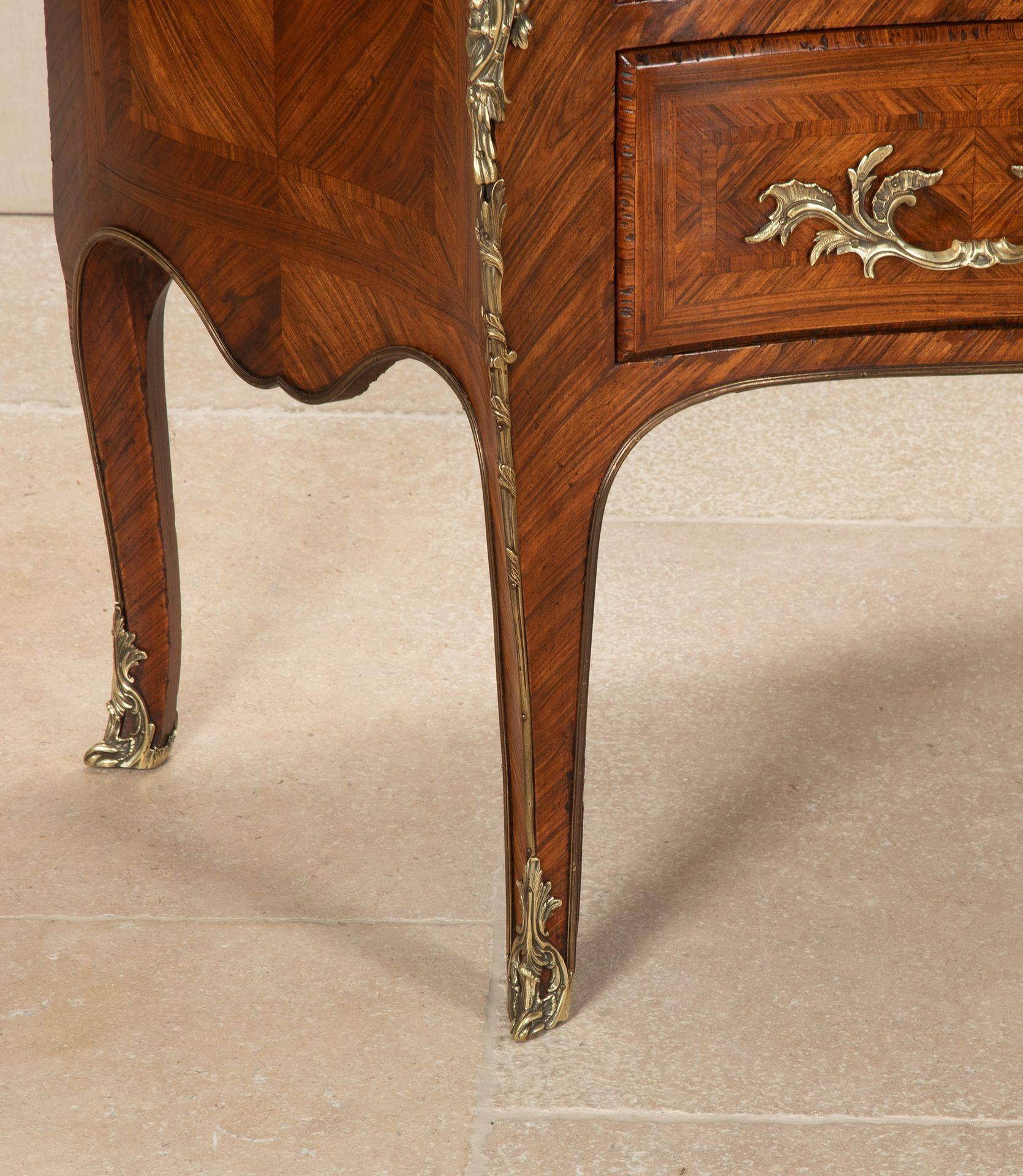 Commode en bois de roi de style Louis XV de la fin du 19e siècle en vente 8