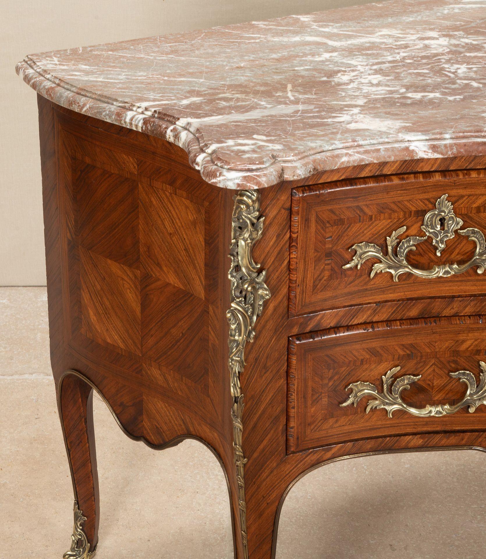 Bronze Commode en bois de roi de style Louis XV de la fin du 19e siècle en vente