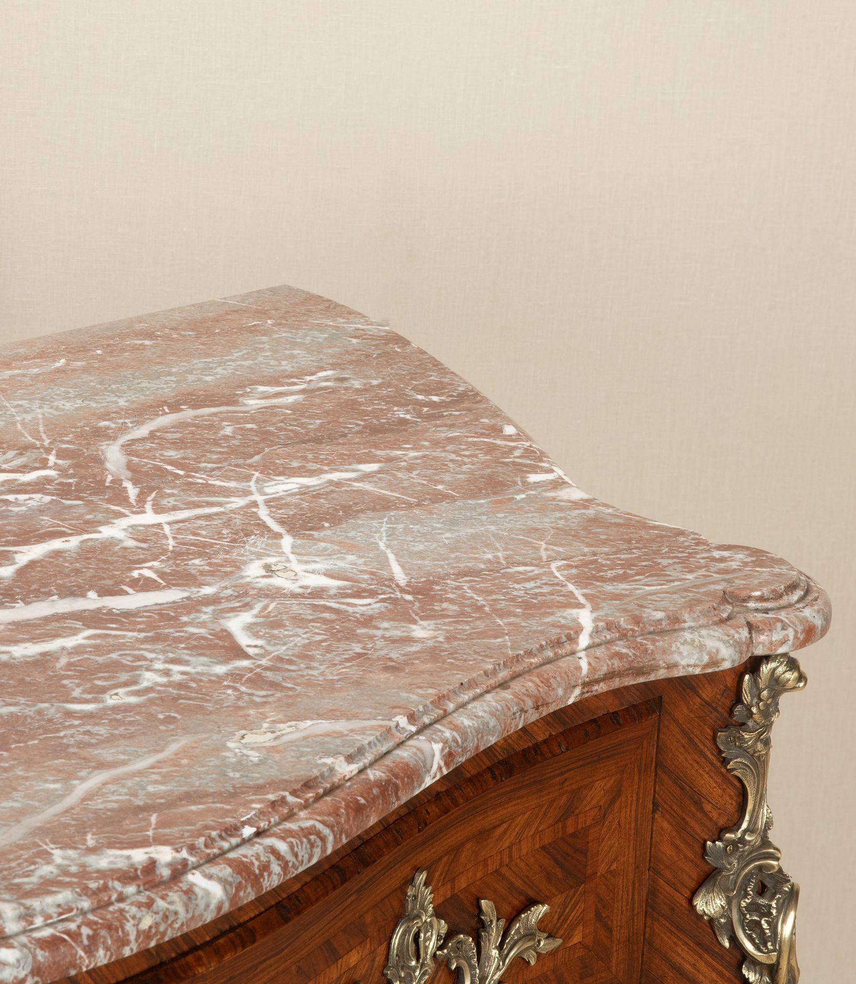 Commode en bois de roi de style Louis XV de la fin du 19e siècle en vente 1