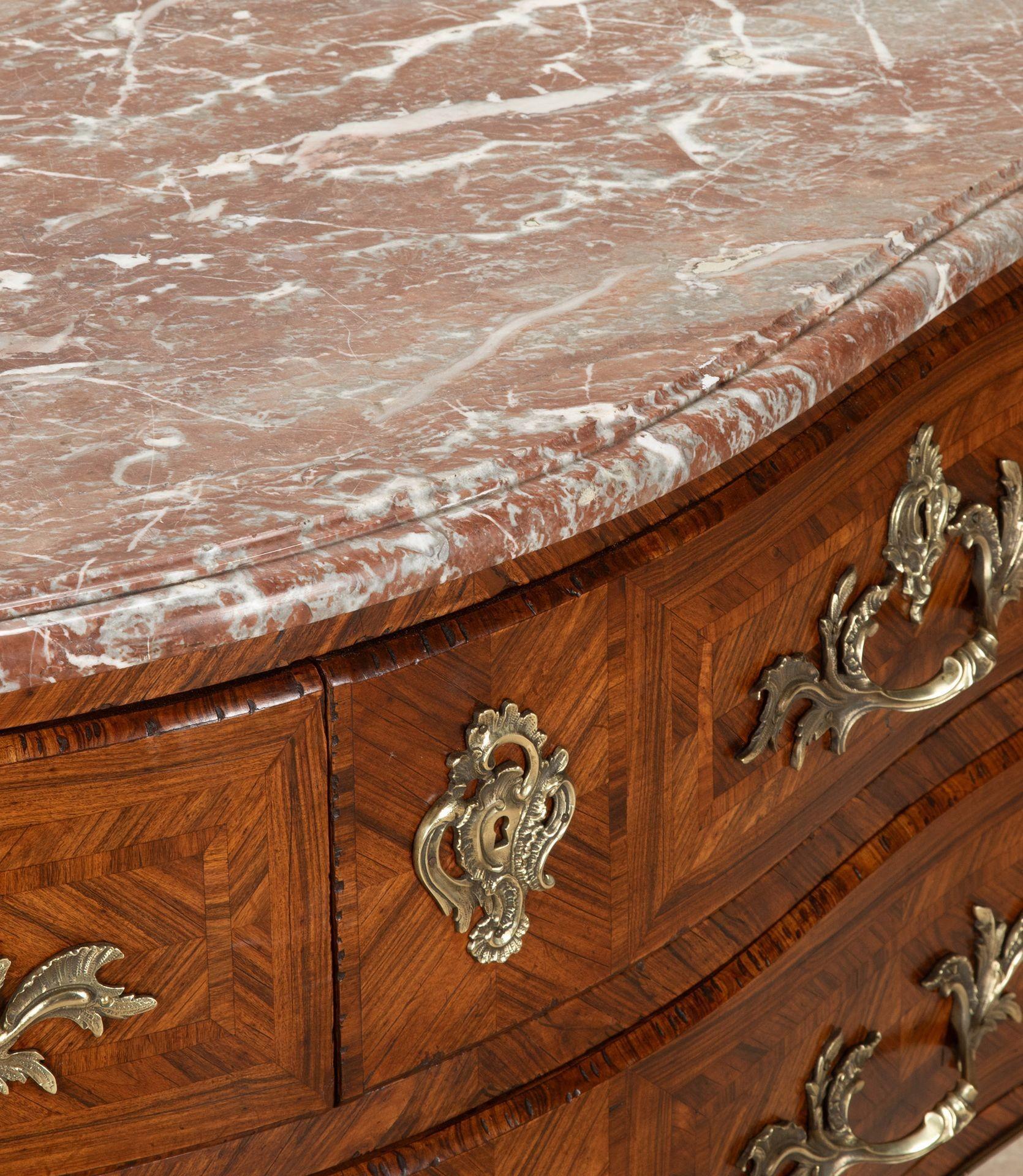 Commode en bois de roi de style Louis XV de la fin du 19e siècle en vente 2