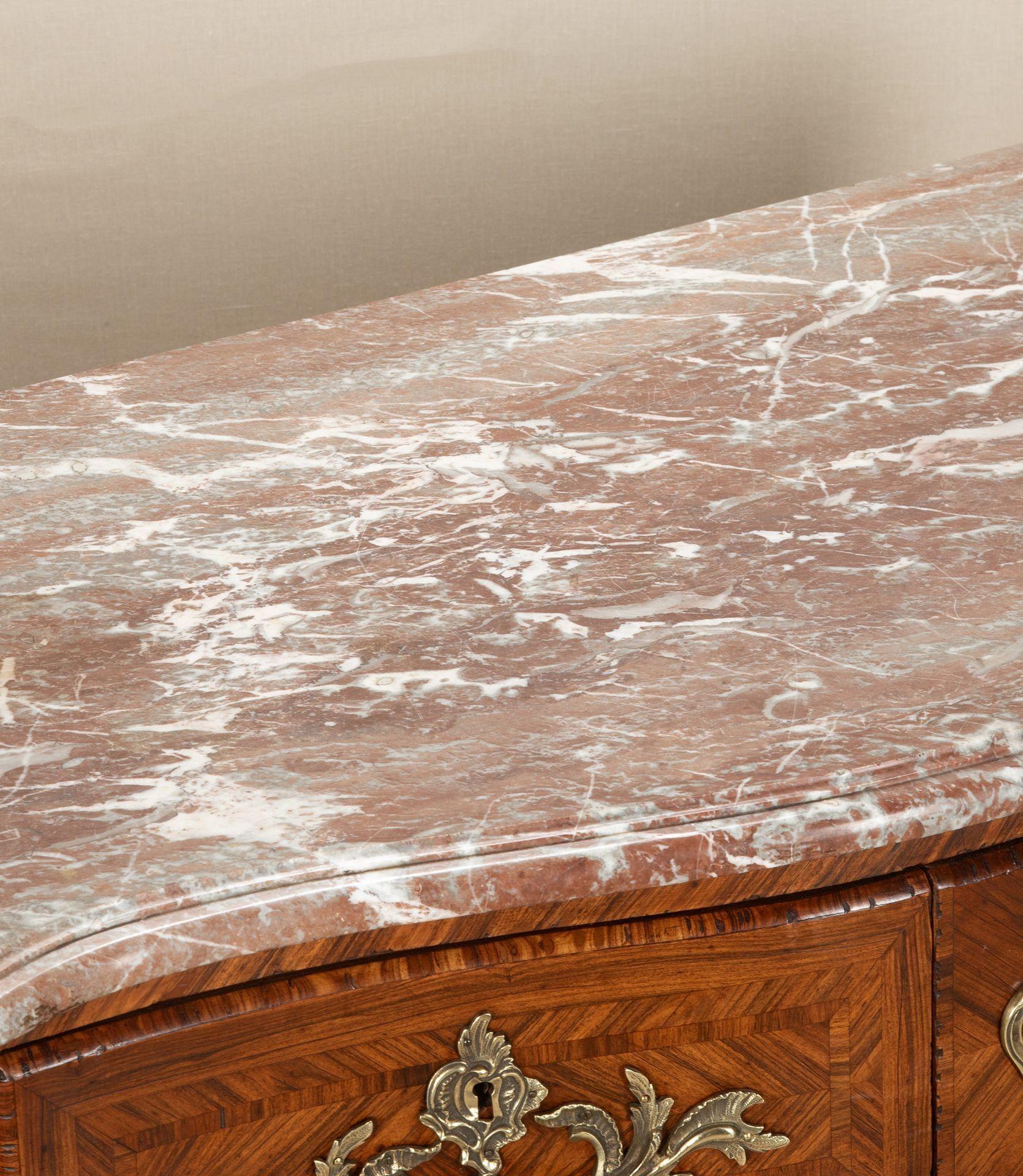 Commode en bois de roi de style Louis XV de la fin du 19e siècle en vente 3