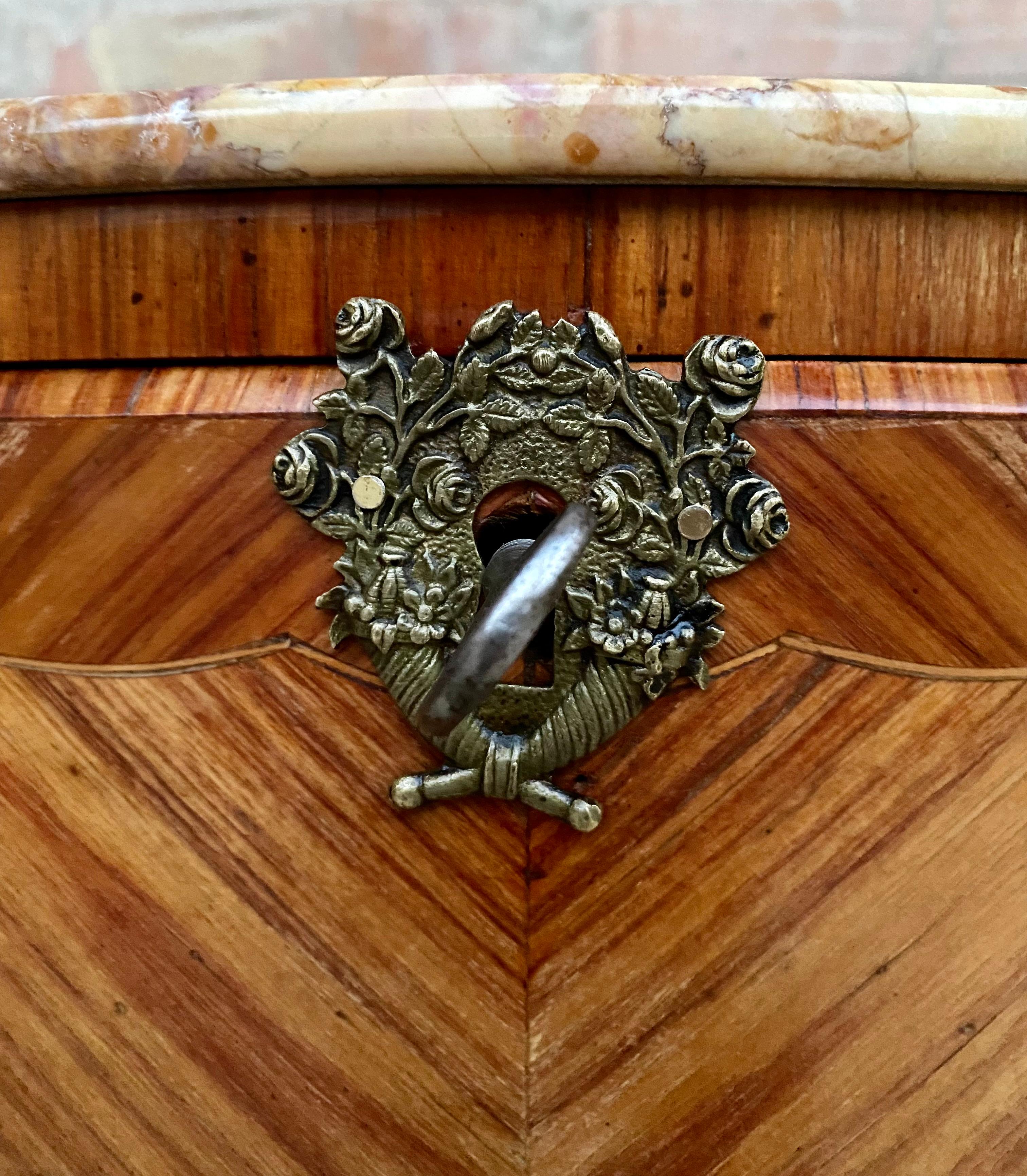 Late 19th Century French Louis XV Style Marquetry and Marble Chest of Drawers For Sale 4